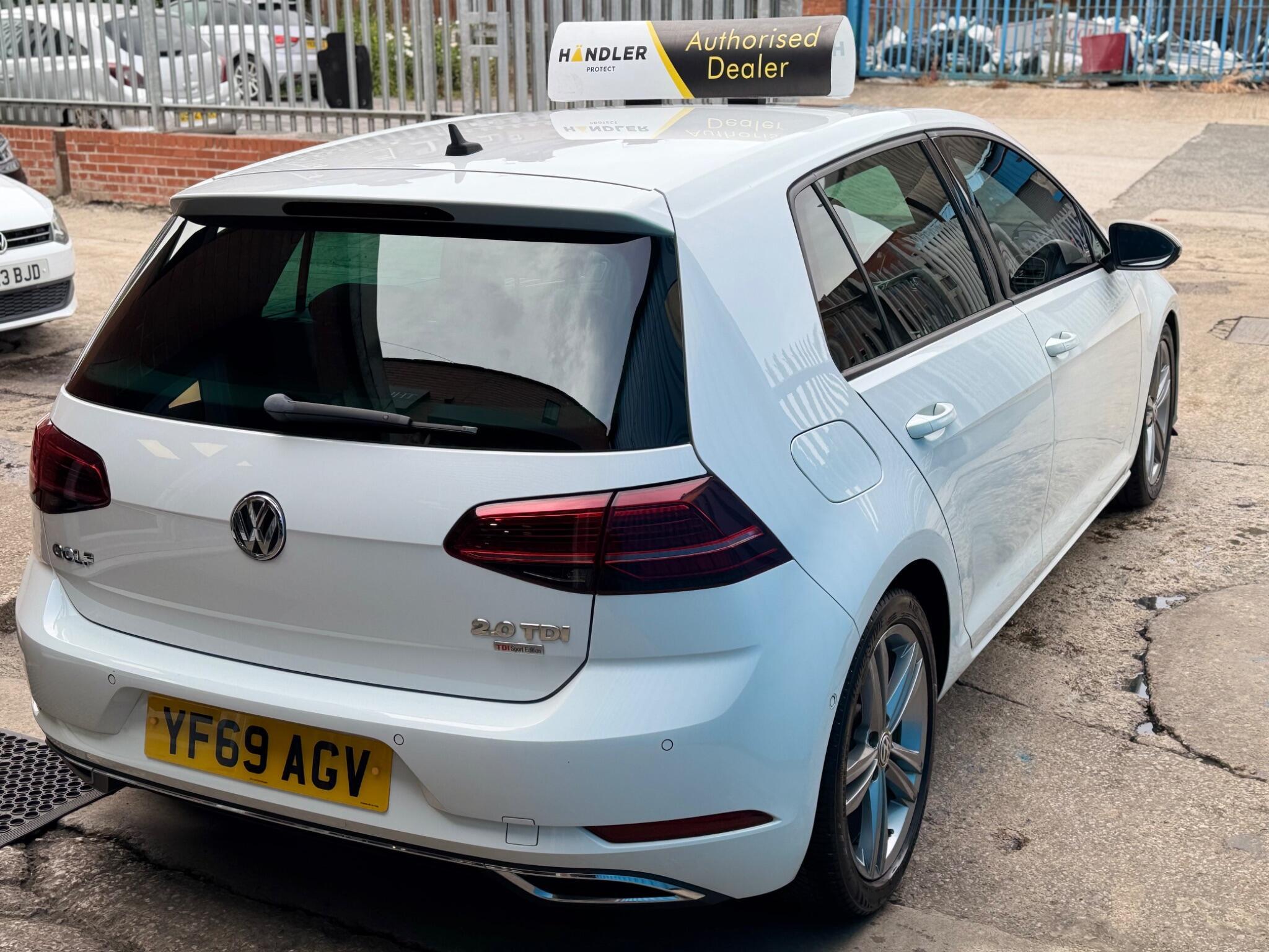 Volkswagen Golf - Image 17