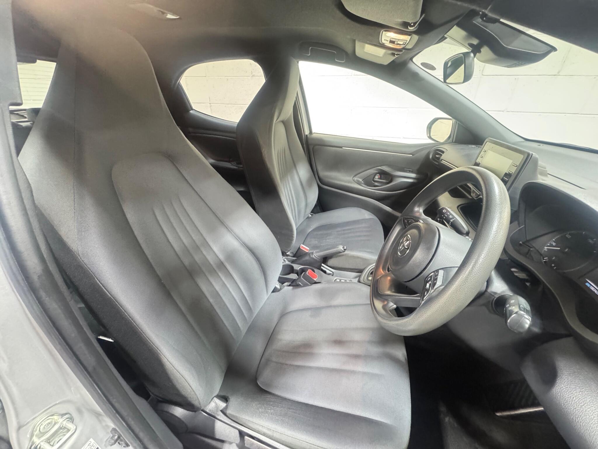 Toyota Yaris - Image 7
