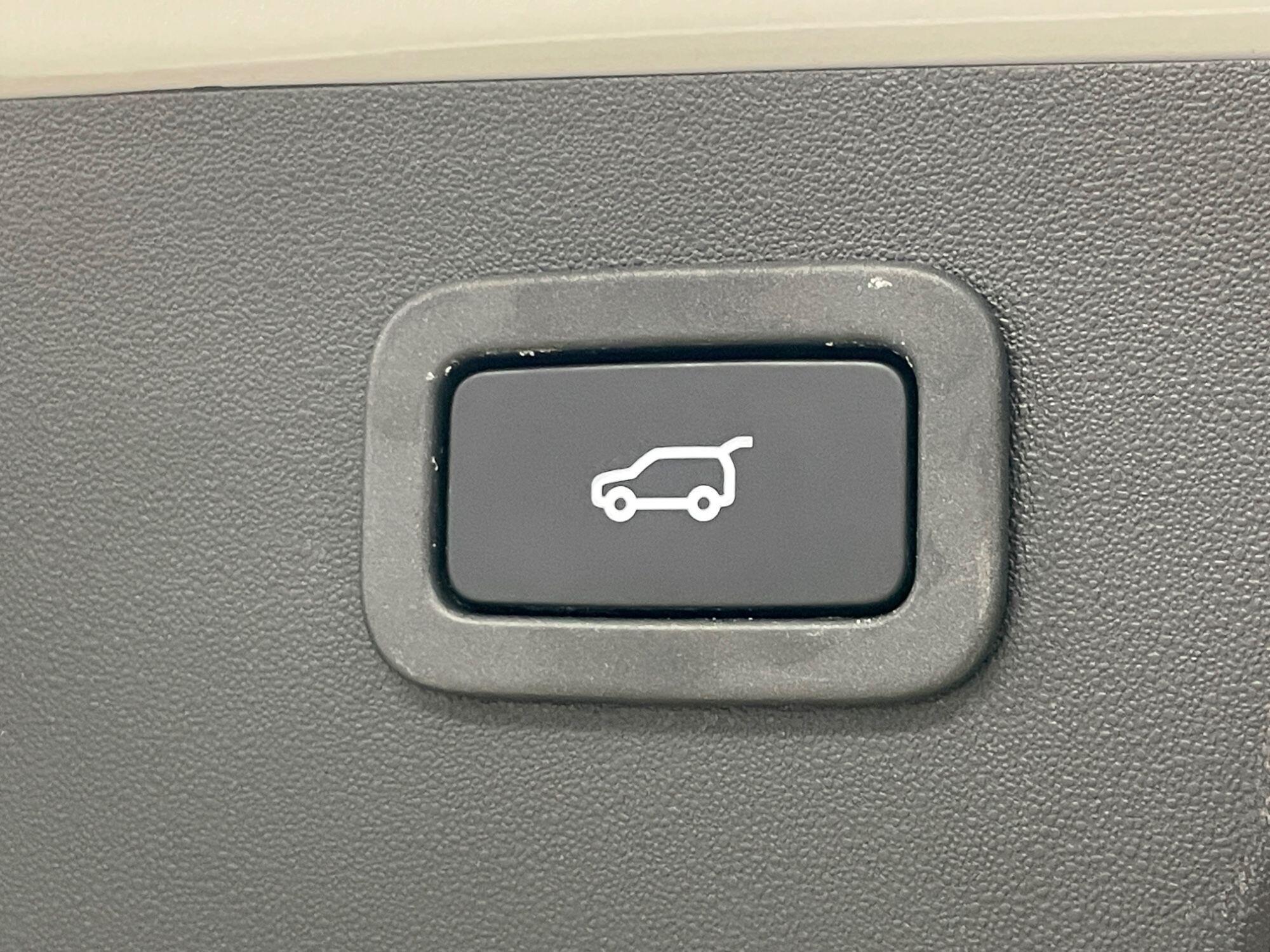 Jaguar E-Pace - Image 18