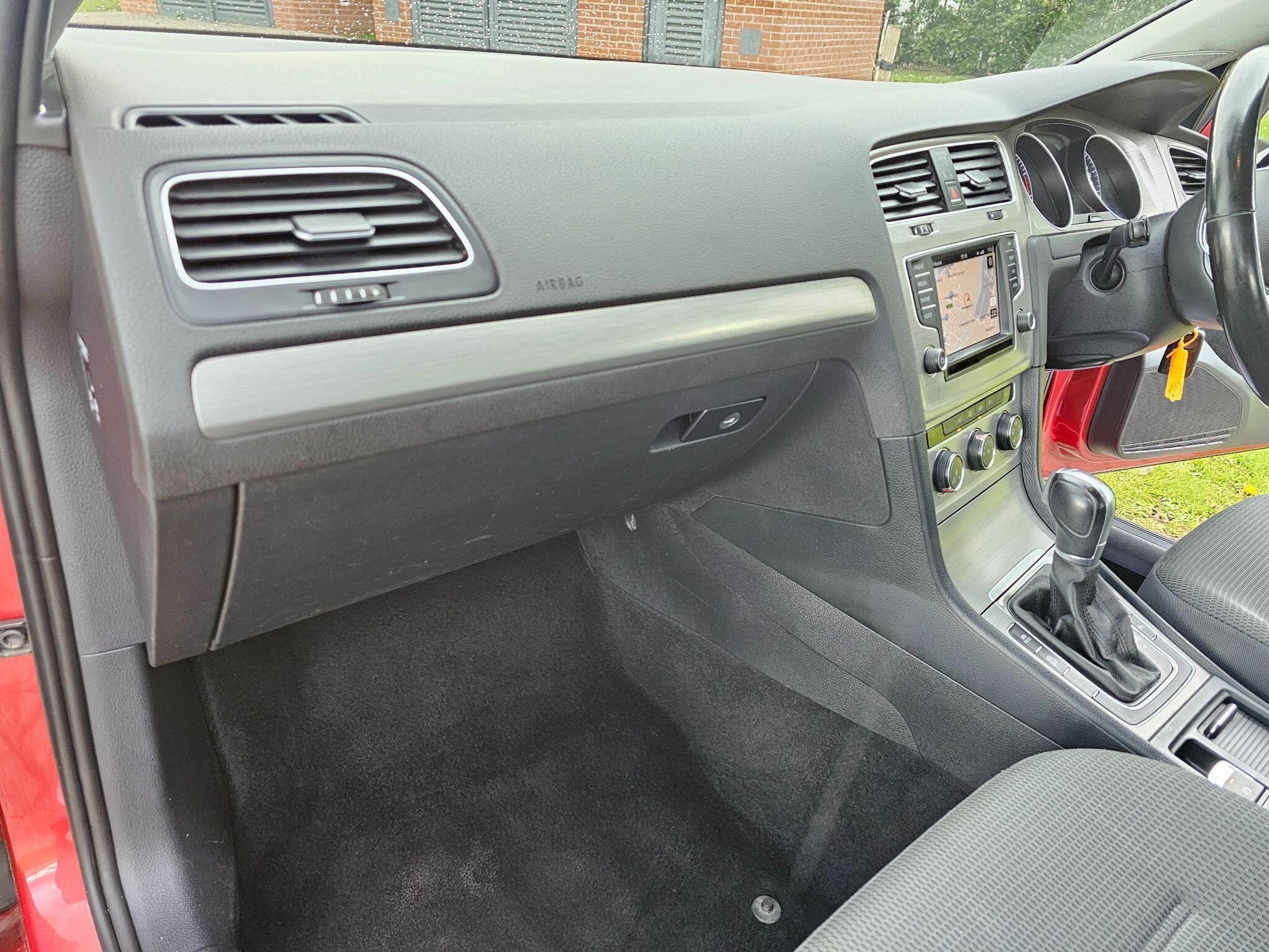 Volkswagen Golf - Image 31
