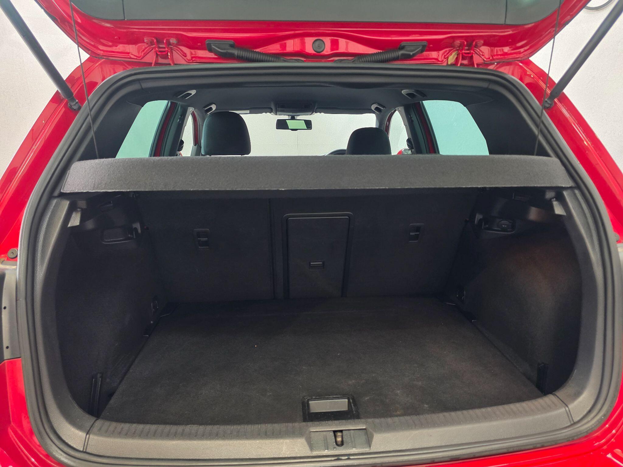 Volkswagen Golf - Image 32