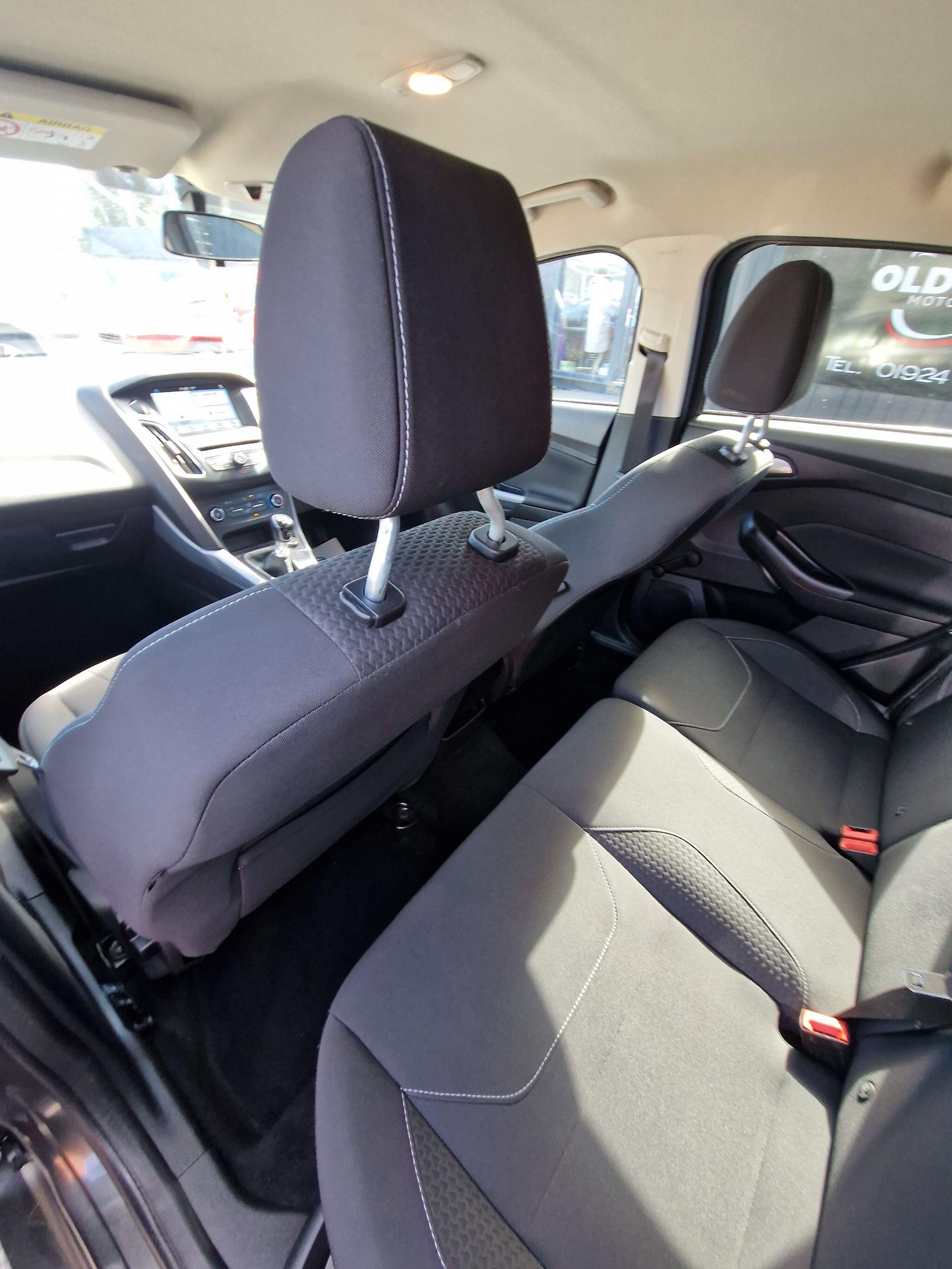 Ford Focus - Image 40