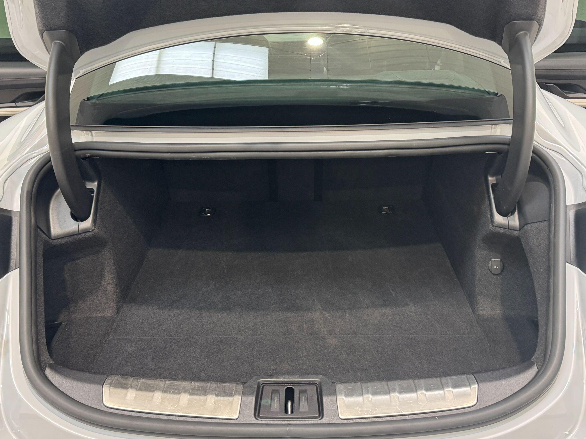 Porsche Taycan - Image 38