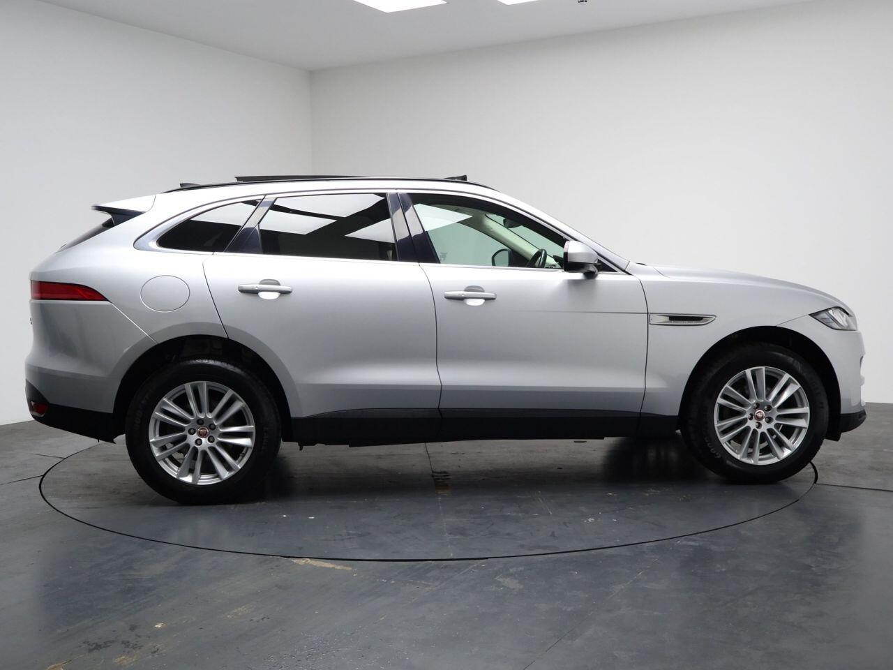 Jaguar F-Pace - Image 14