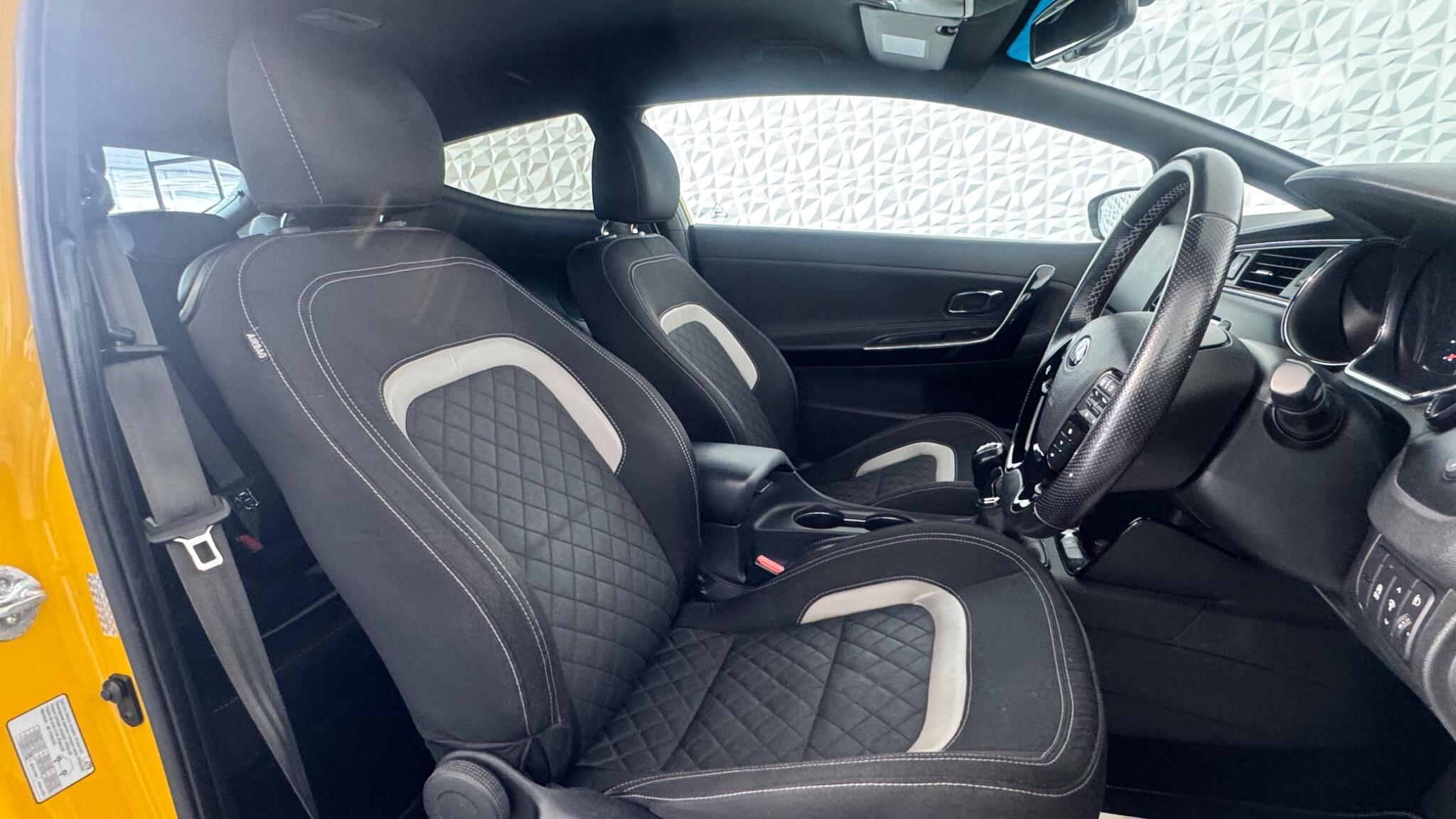 Kia ProCeed - Image 18