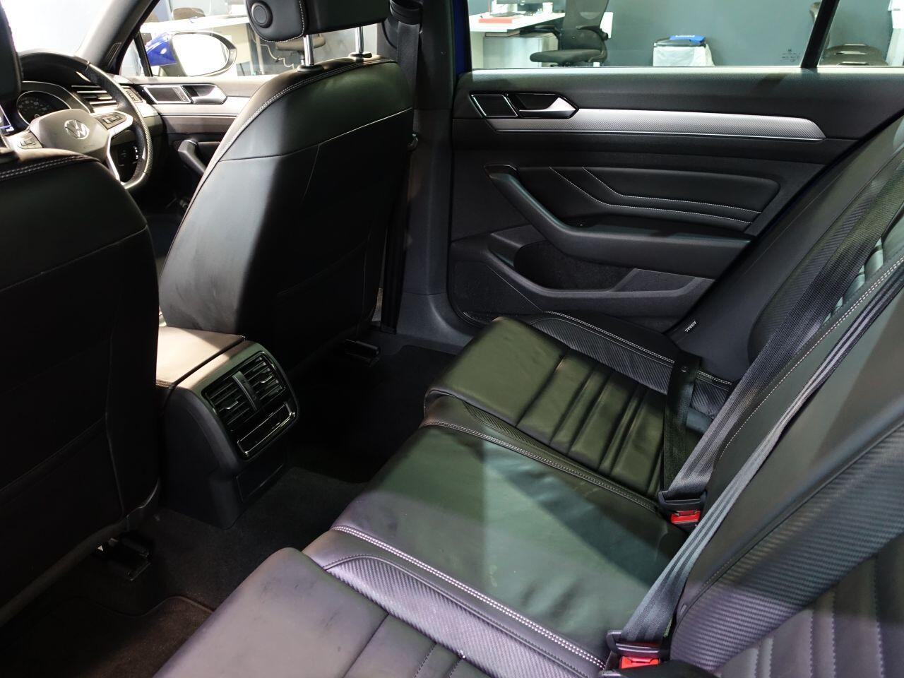 Volkswagen Passat - Image 24