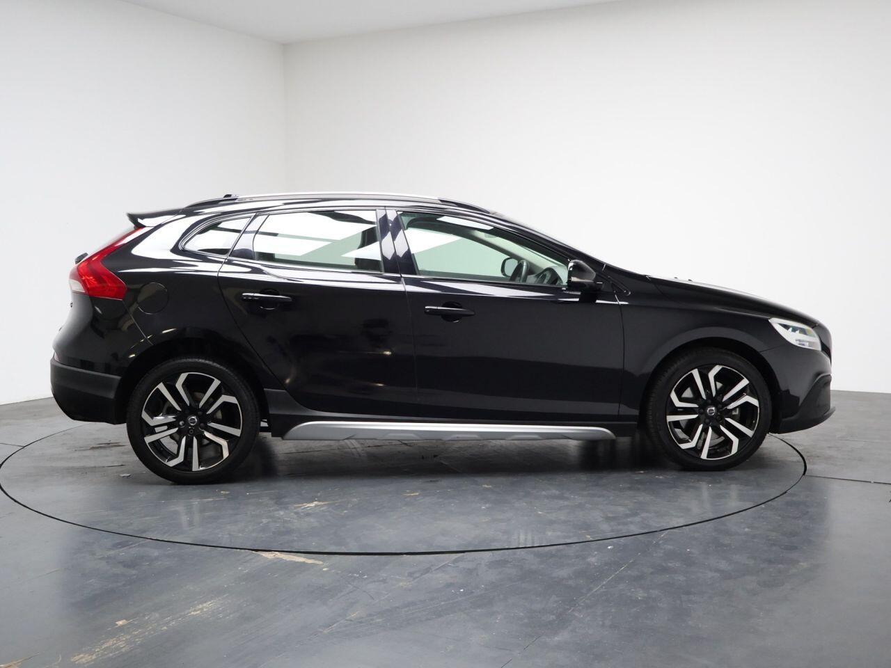 Volvo V40 CROSS COUNTRY - Image 14