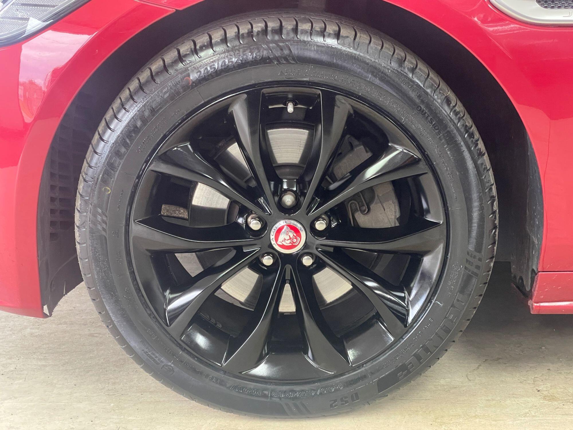 Jaguar XF - Image 18