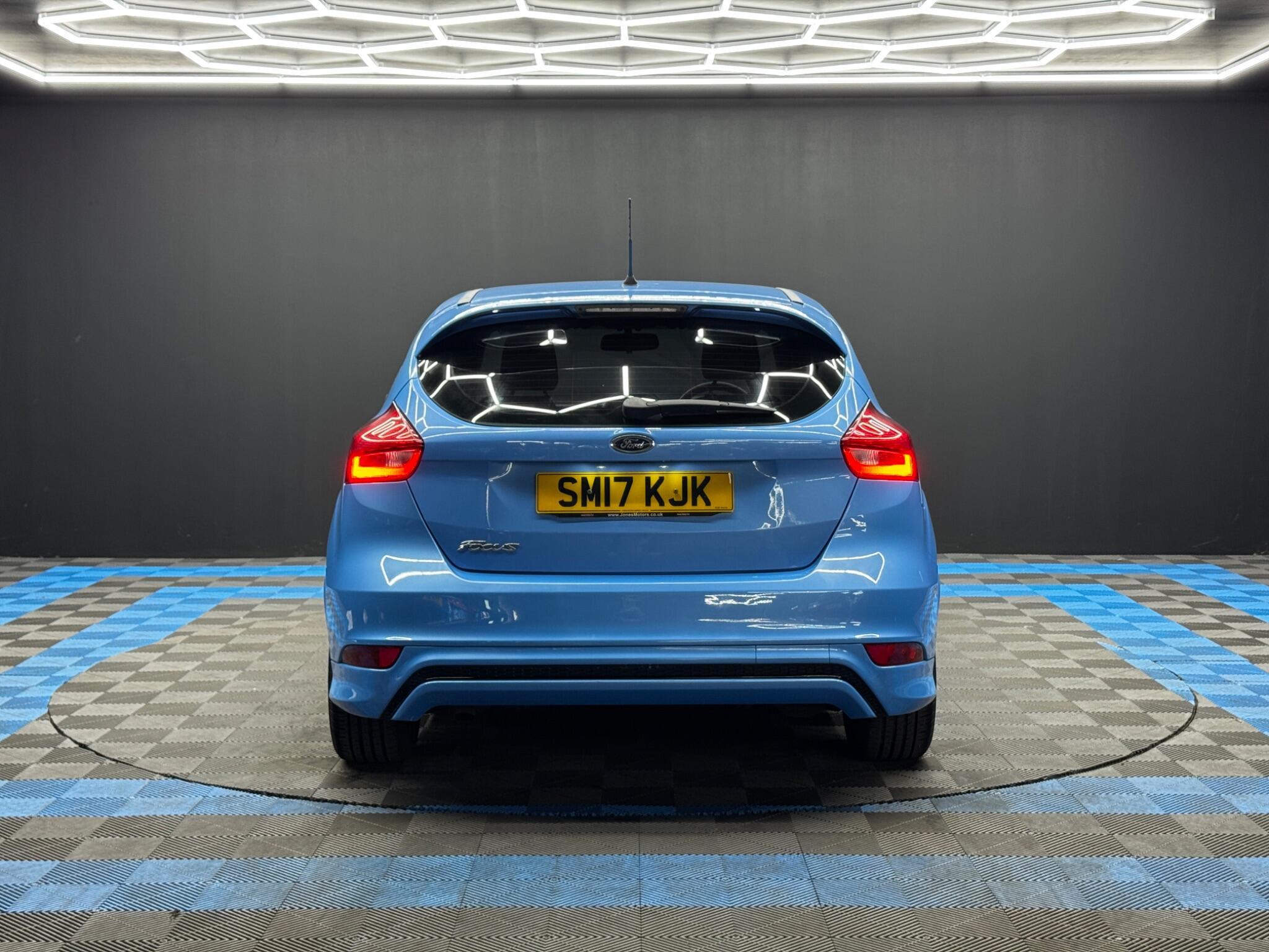 Ford Focus - Image 6