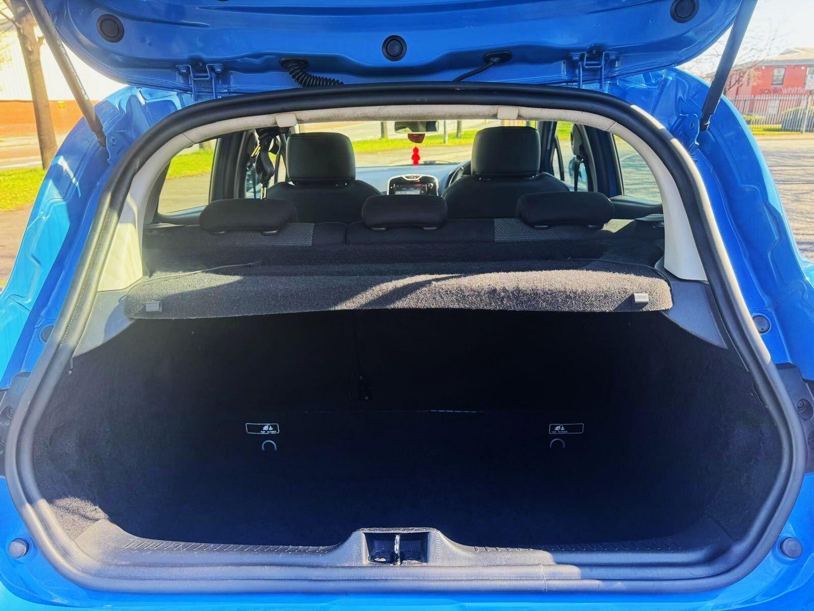 Renault Clio - Image 37