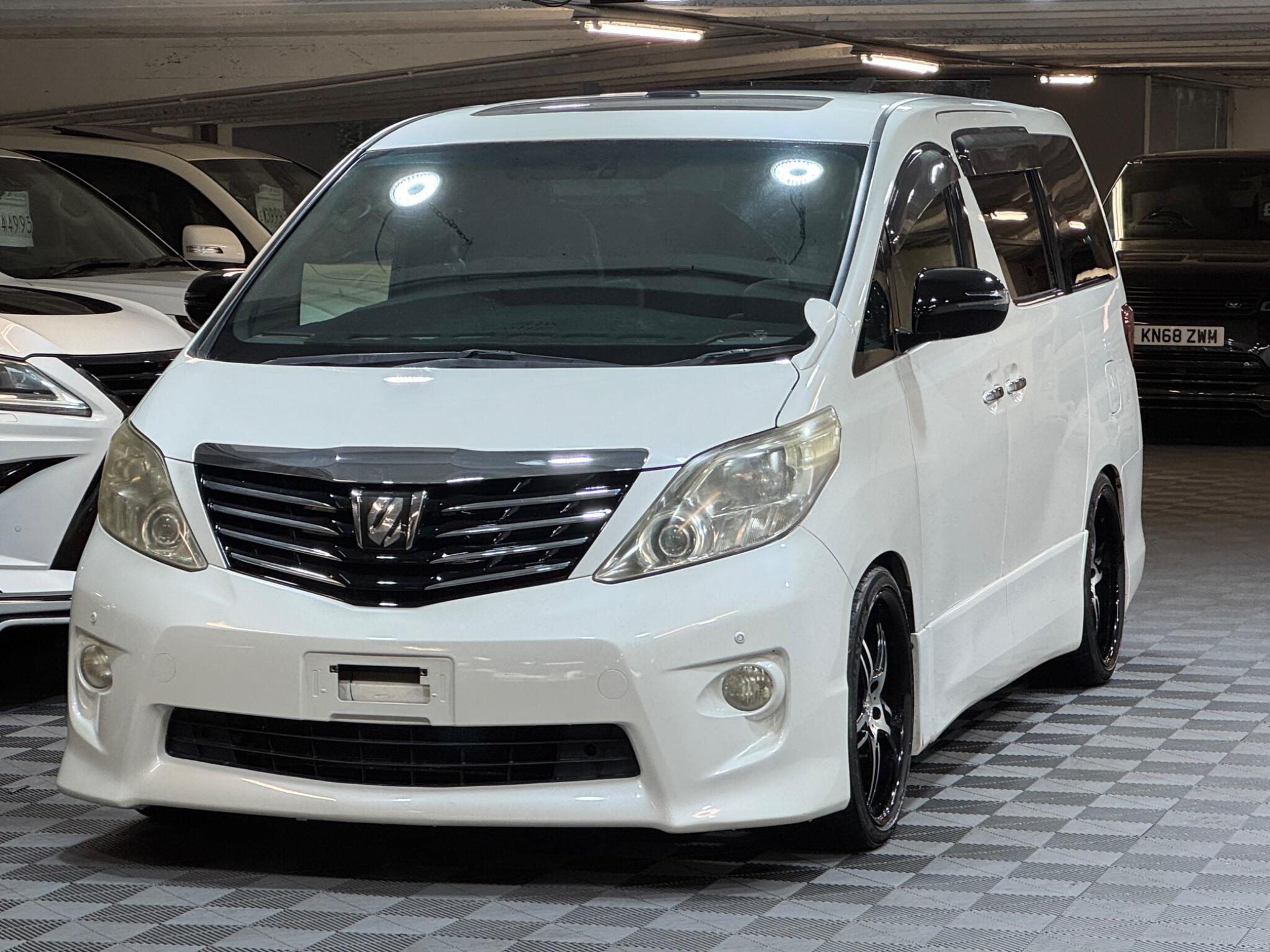 Toyota Alphard - Image 6