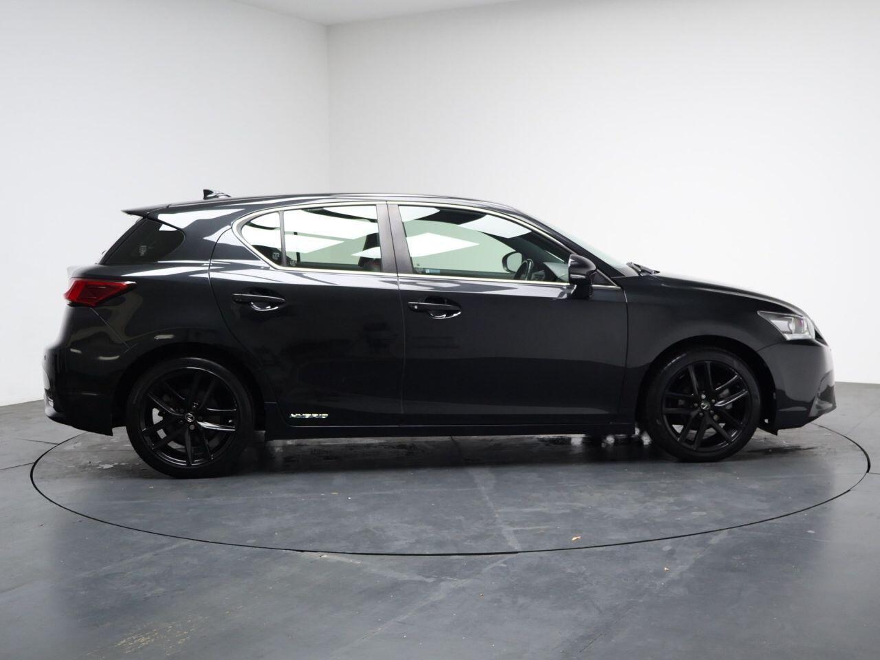 Lexus CT - Image 14