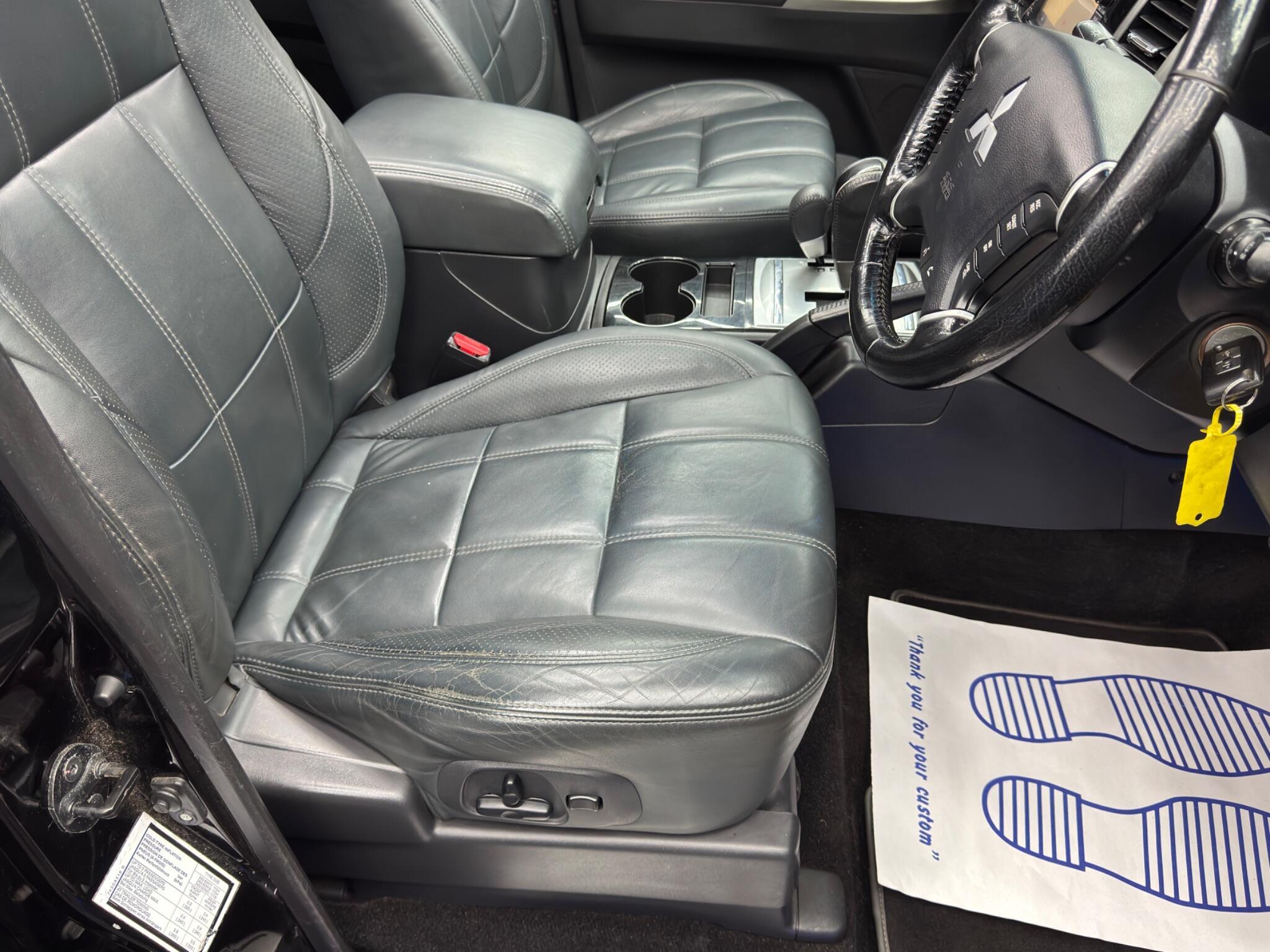Mitsubishi Shogun - Image 13