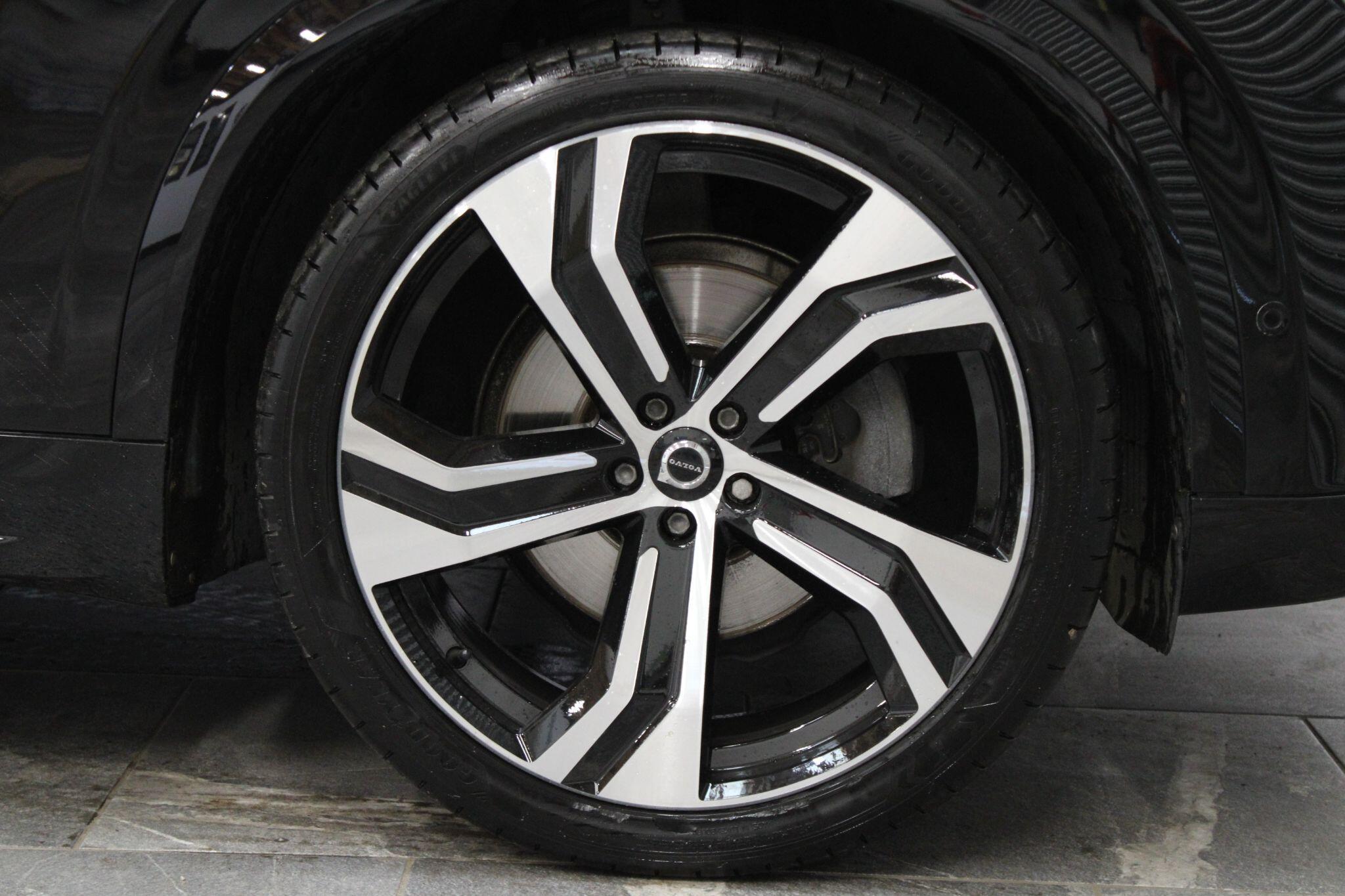 Volvo XC90 - Image 9