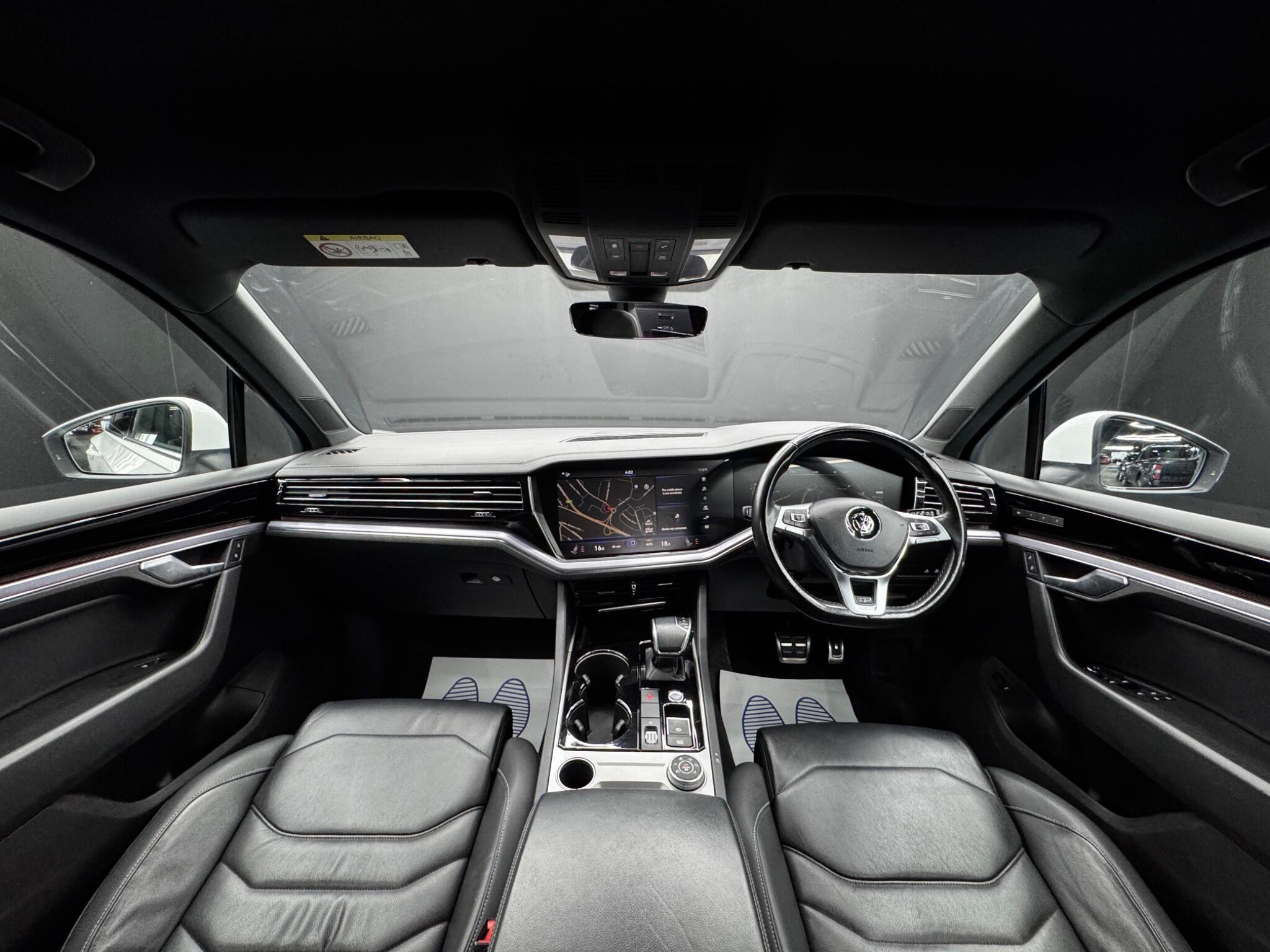 Volkswagen Touareg - Image 17