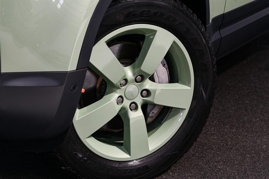 Land Rover Defender 90 - Image 43