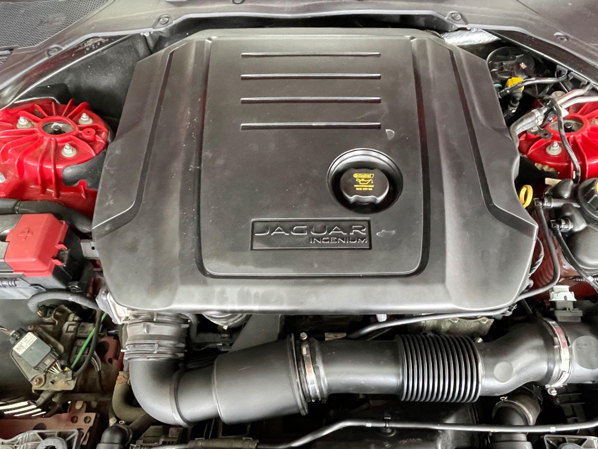 Jaguar XE - Image 18