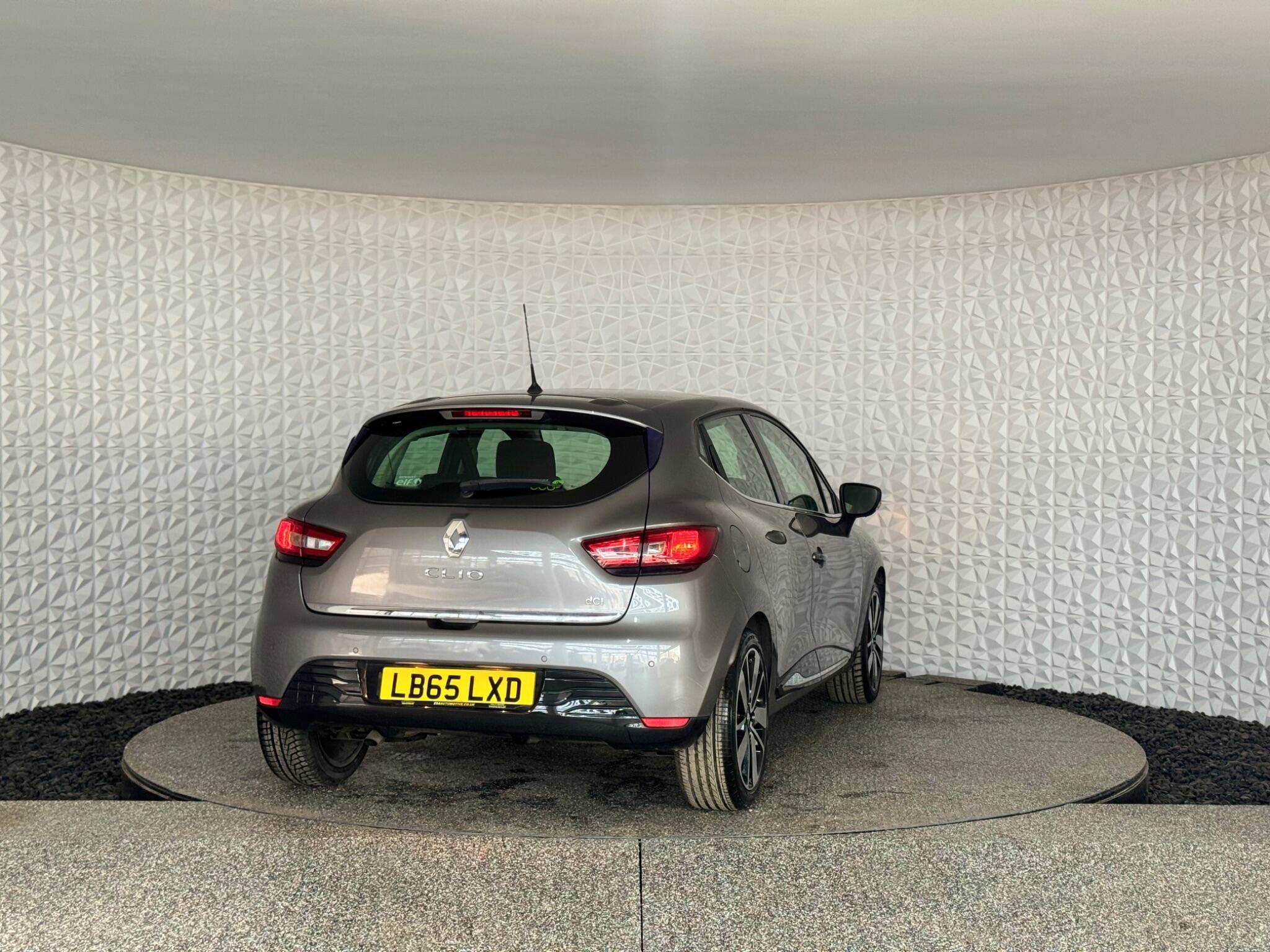 Renault Clio - Image 14