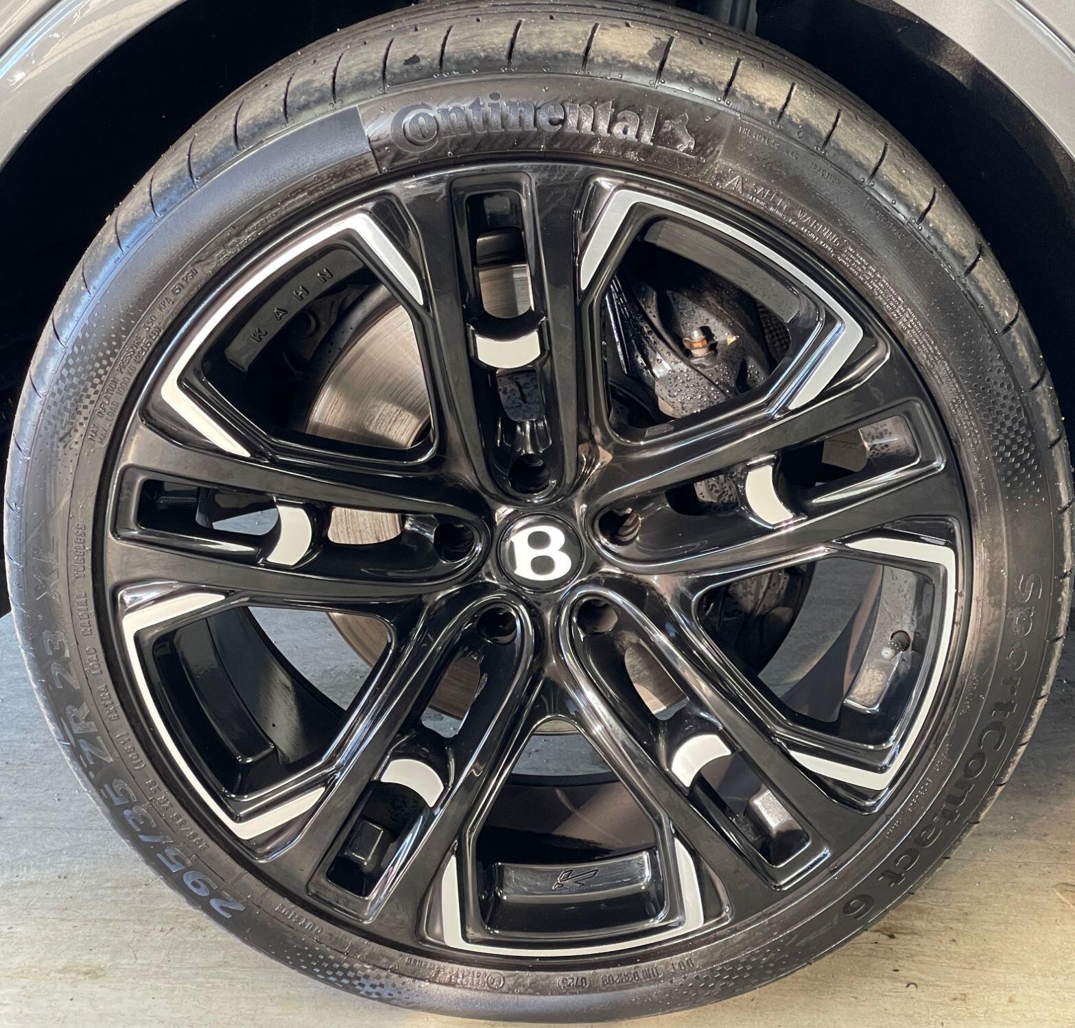 Bentley Bentayga - Image 16