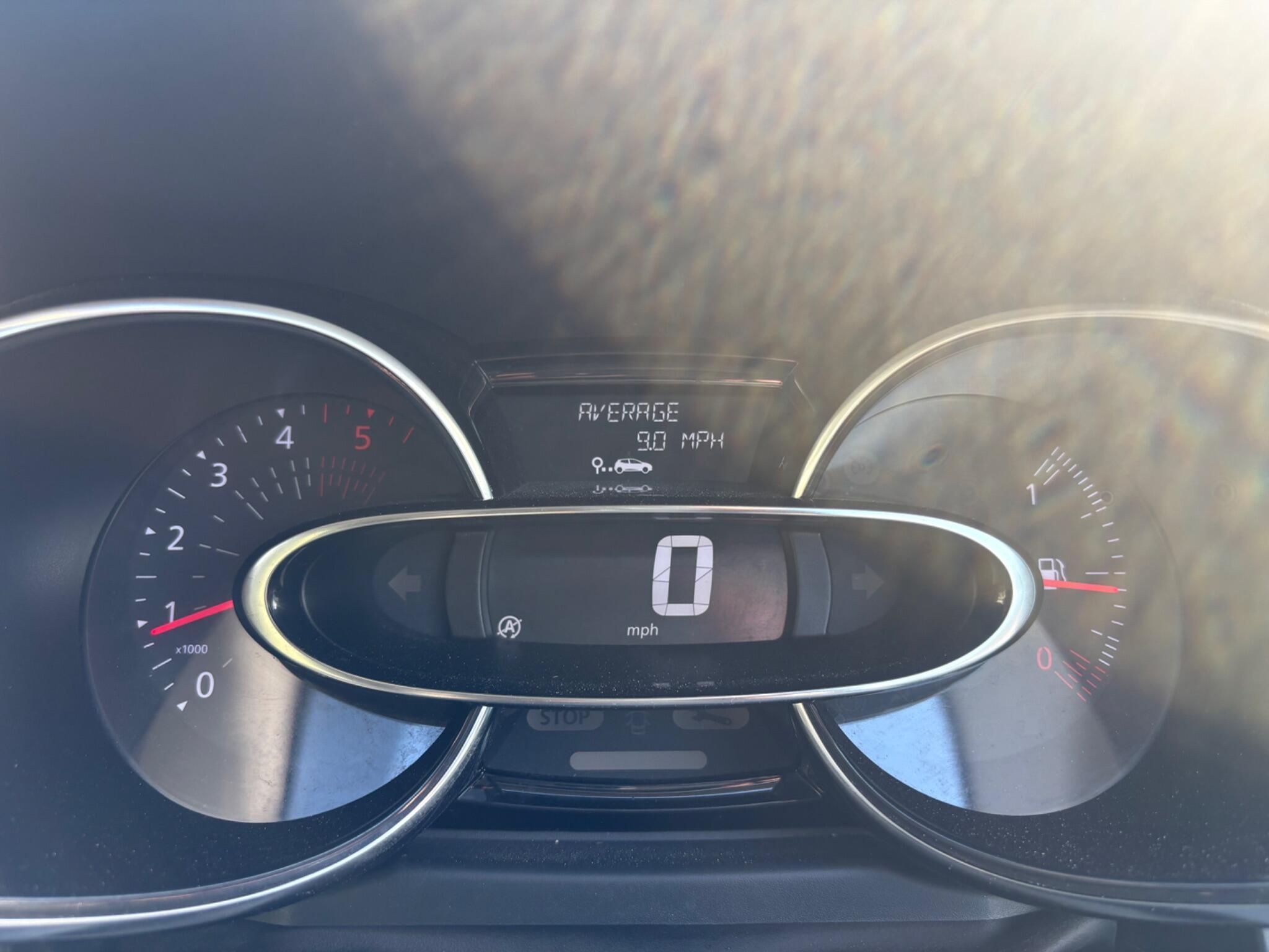 Renault Clio - Image 31