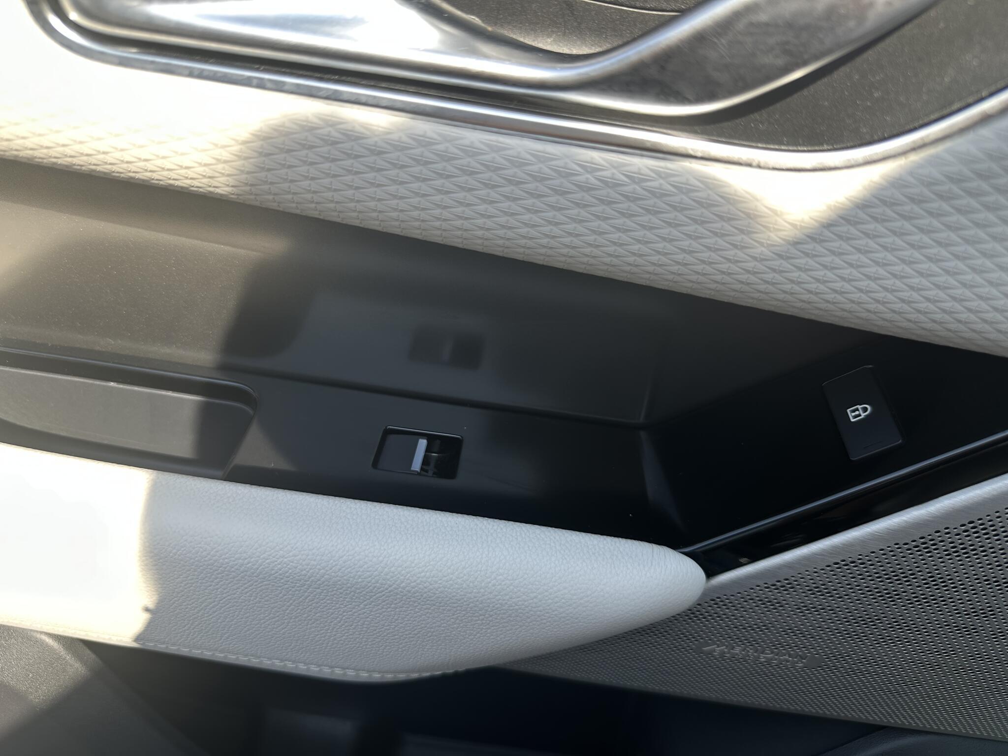 Land Rover Range Rover Velar - Image 14