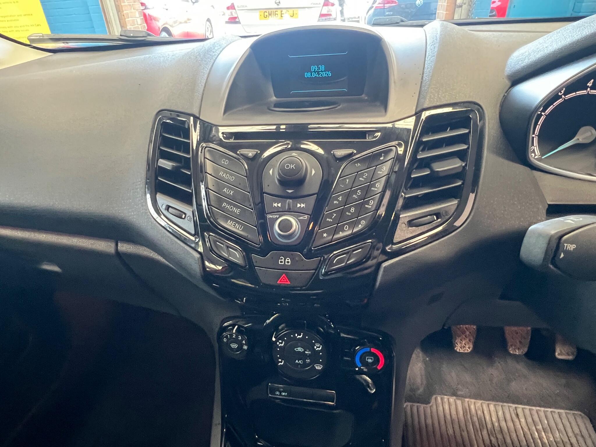 Ford Fiesta - Image 18