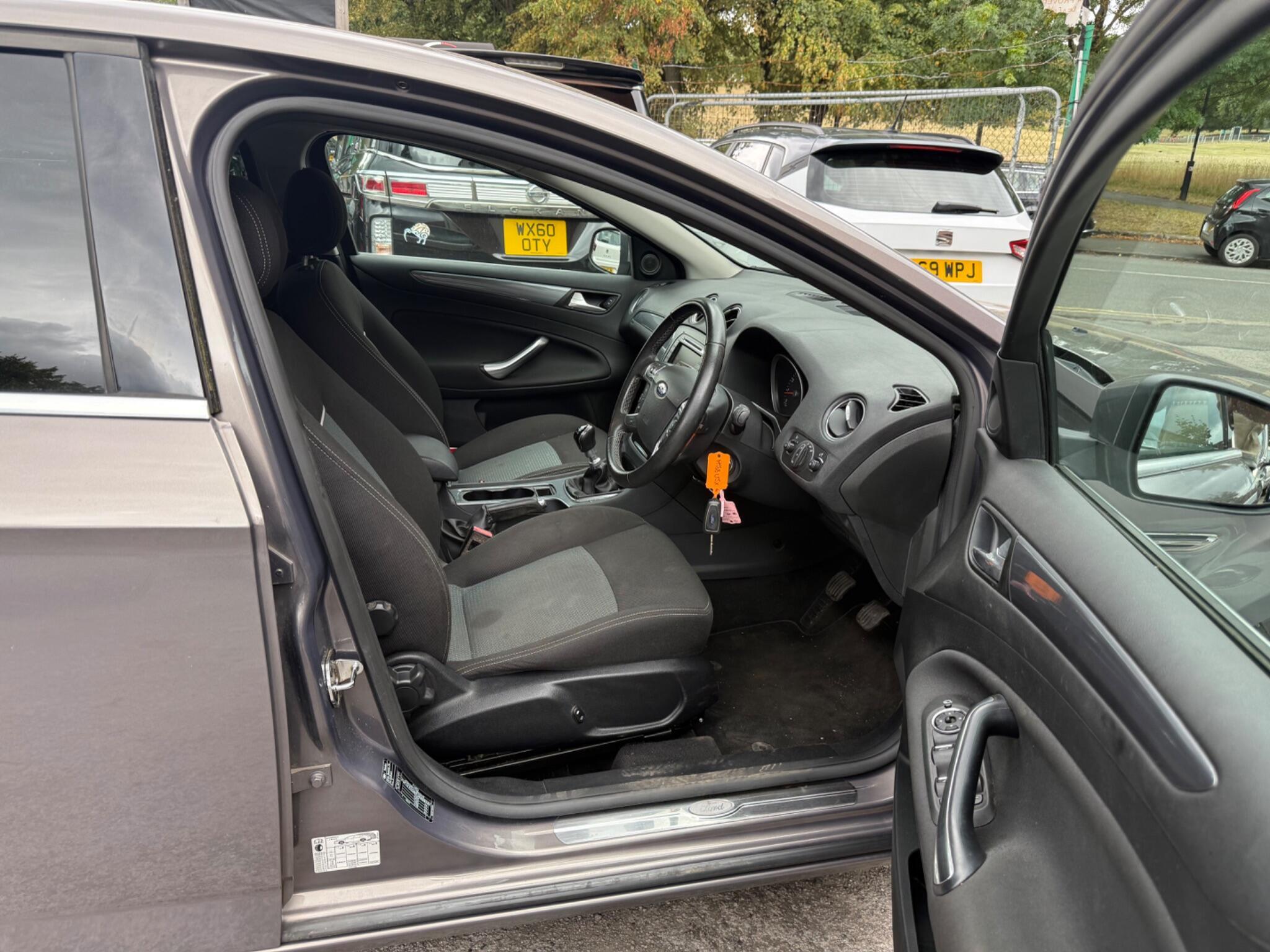 Ford Mondeo - Image 17