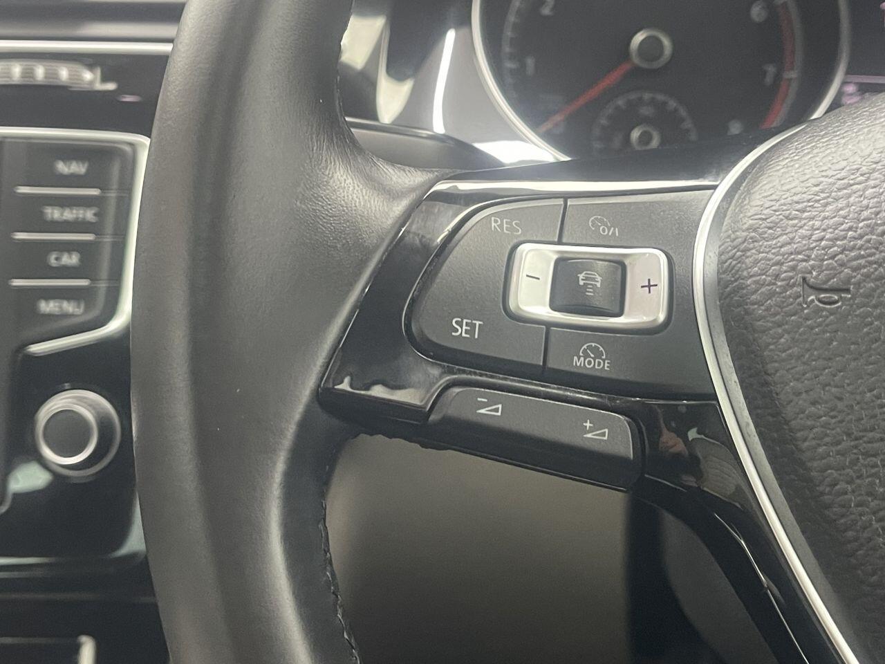 Volkswagen Golf - Image 23