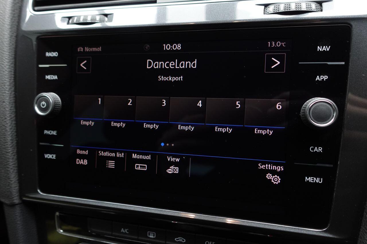 Volkswagen Golf - Image 24