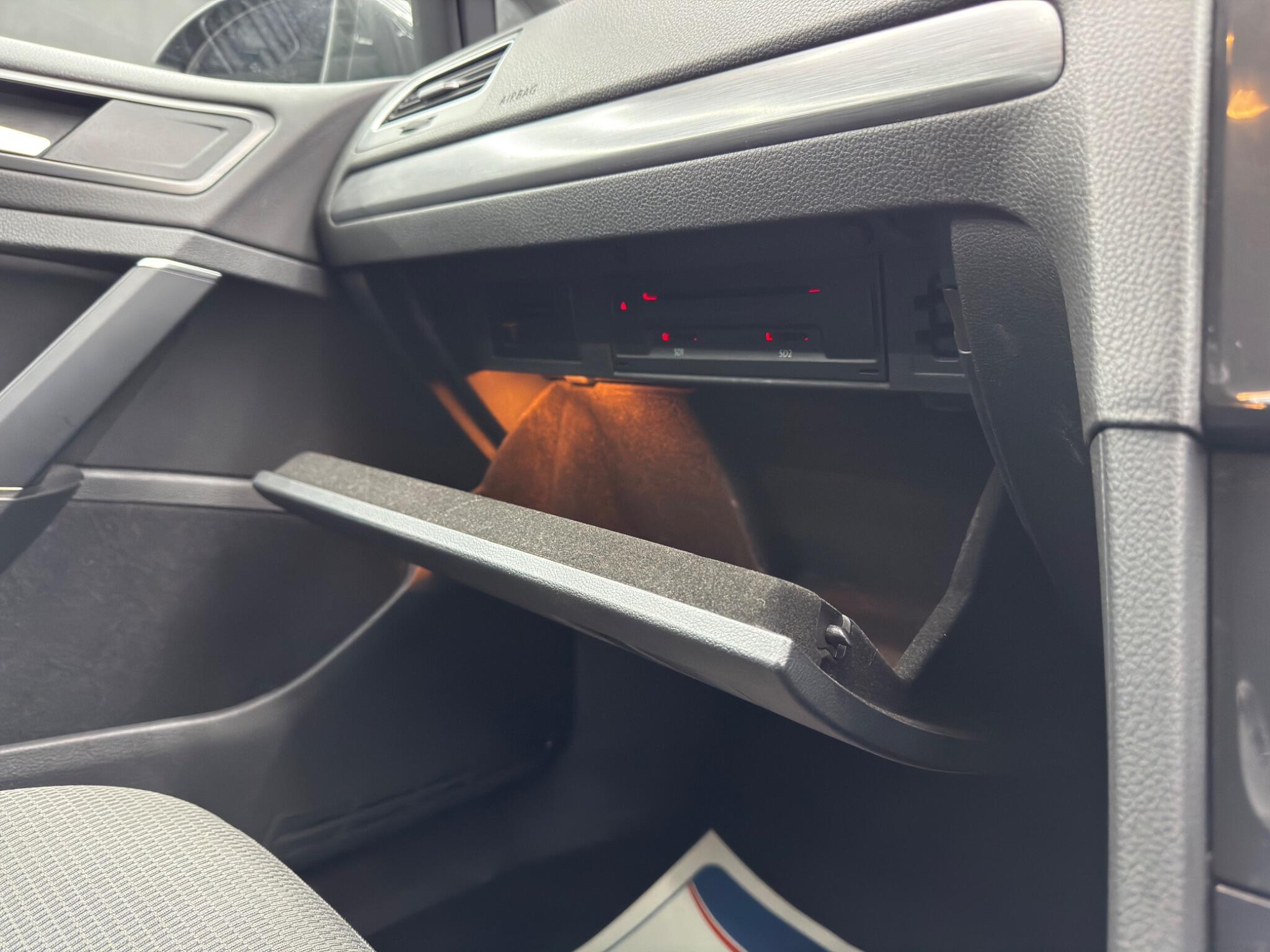 Volkswagen Golf - Image 37