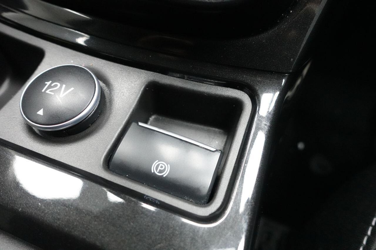 Ford Kuga - Image 35