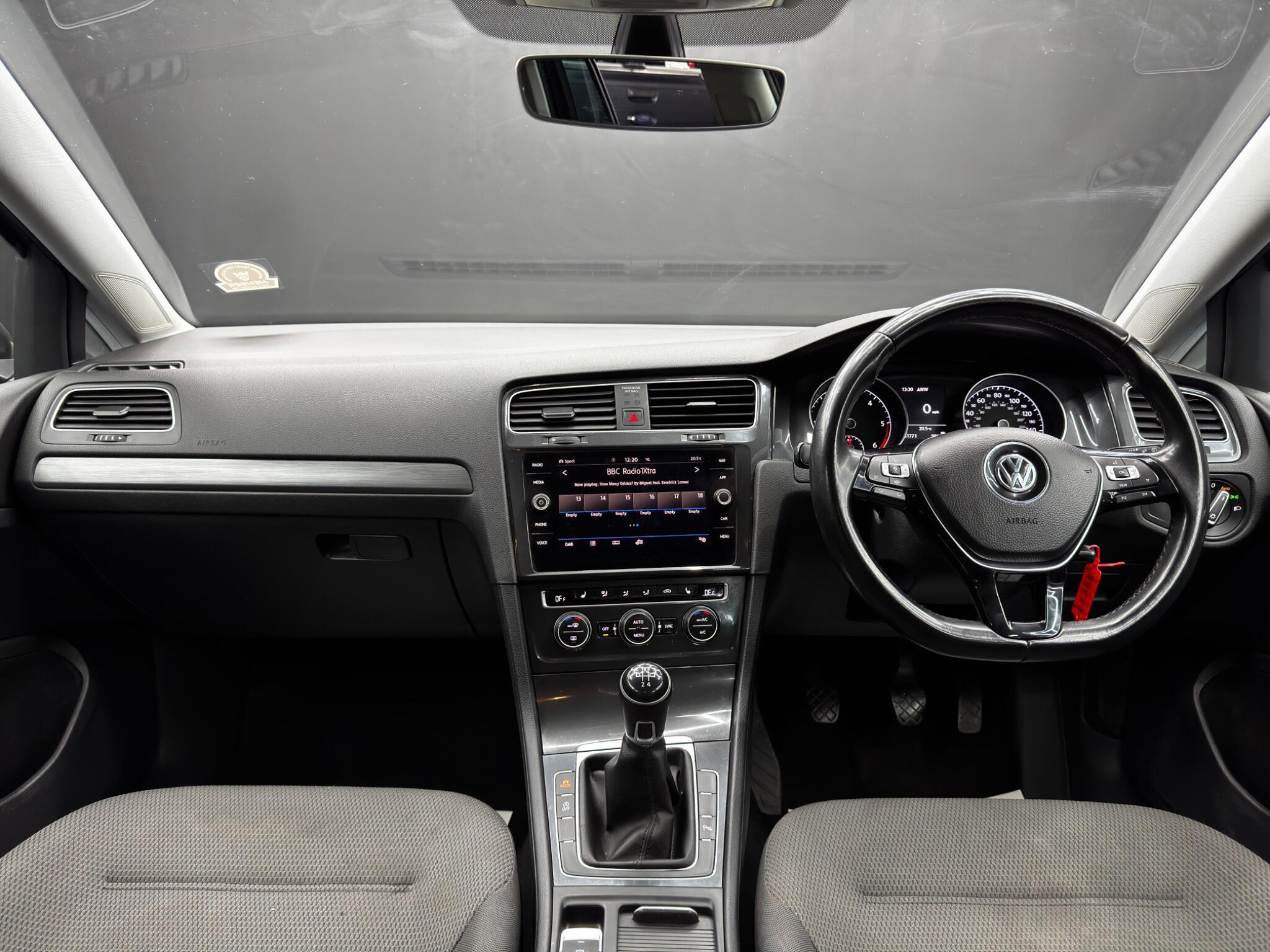 Volkswagen Golf - Image 10