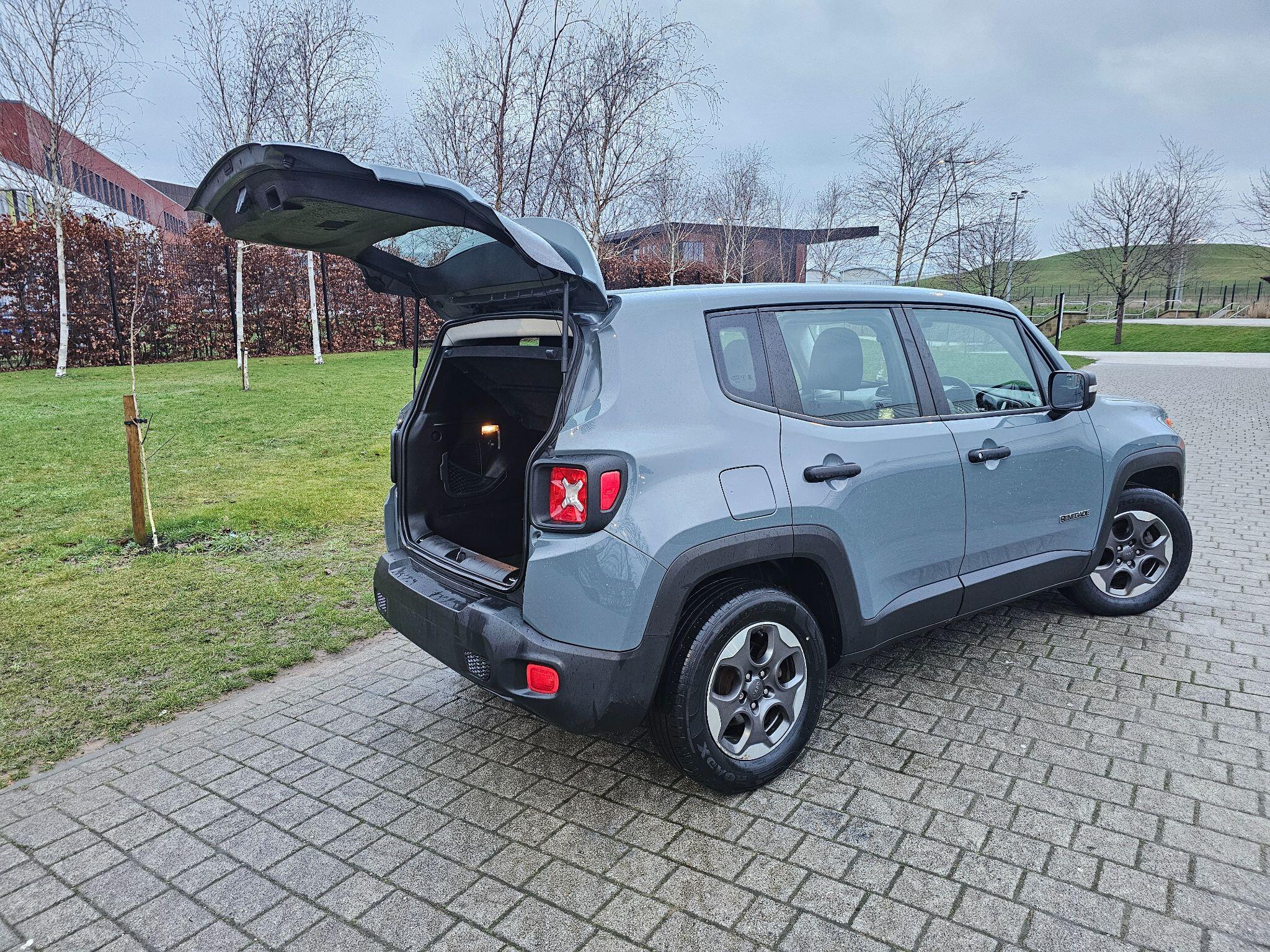 Jeep Renegade - Image 12