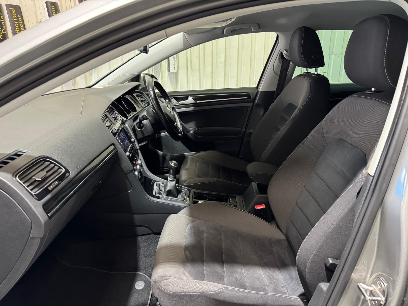 Volkswagen Golf - Image 25