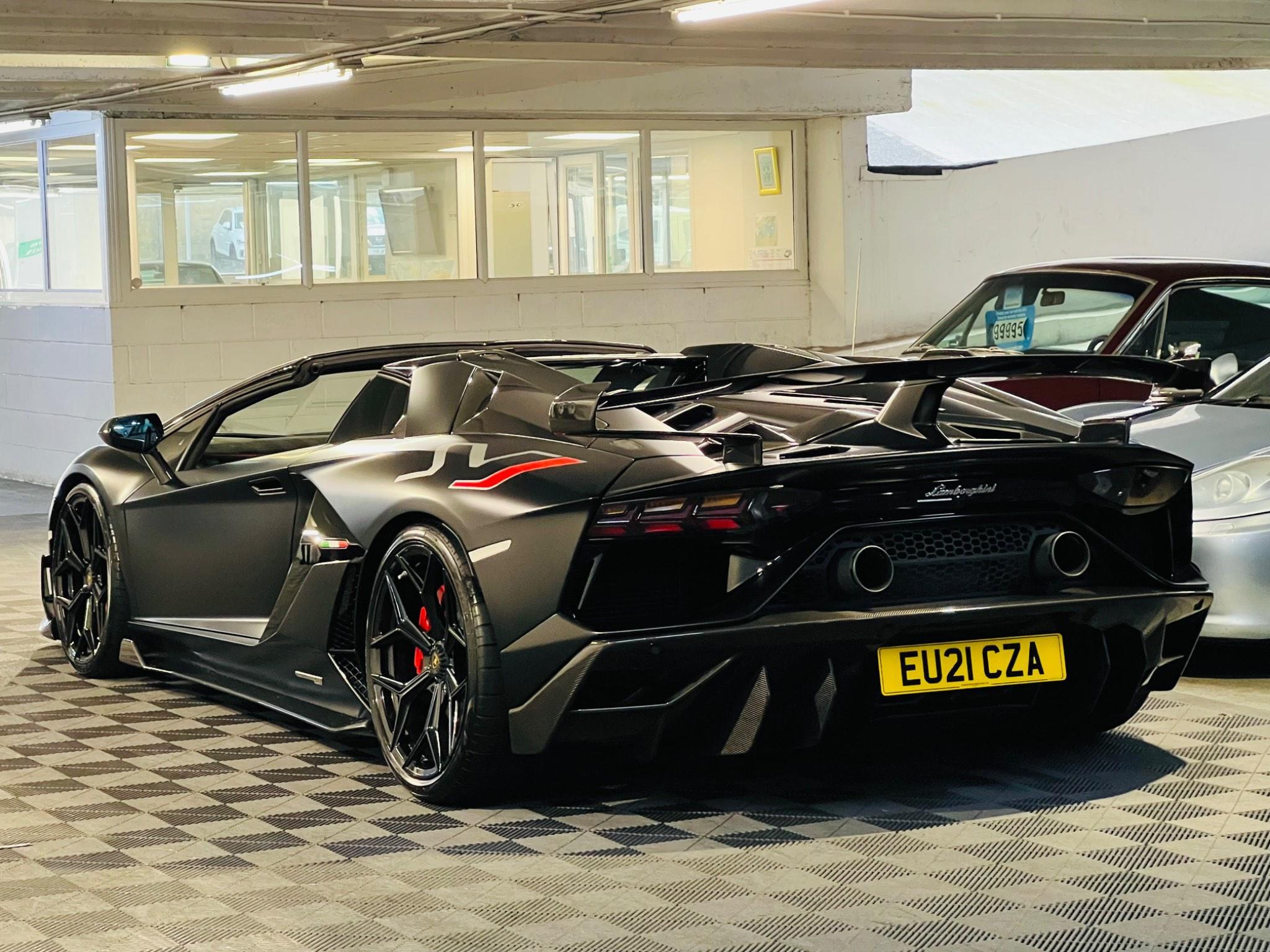 Lamborghini Aventador - Image 4