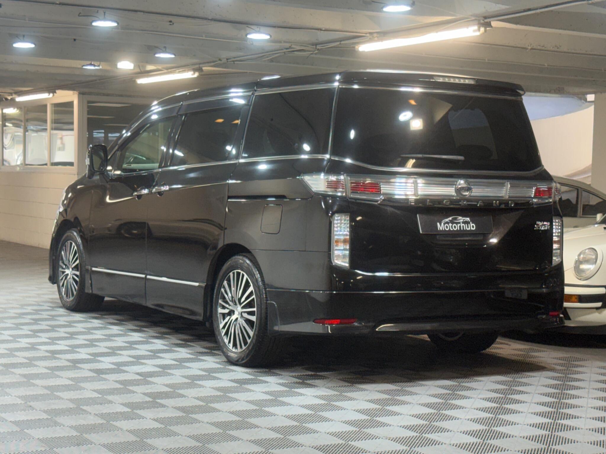 Nissan Elgrand - Image 4