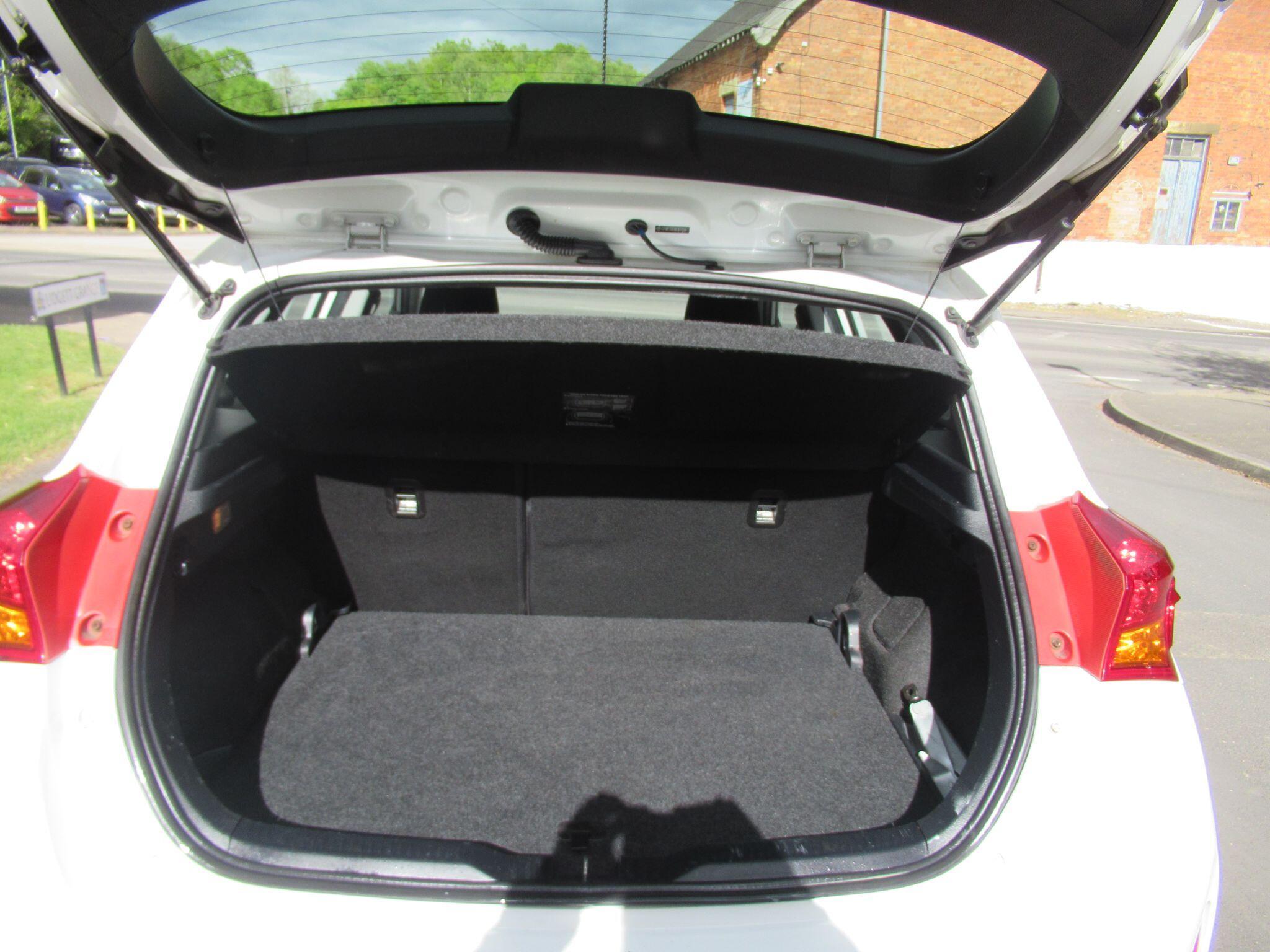 Toyota Auris - Image 15