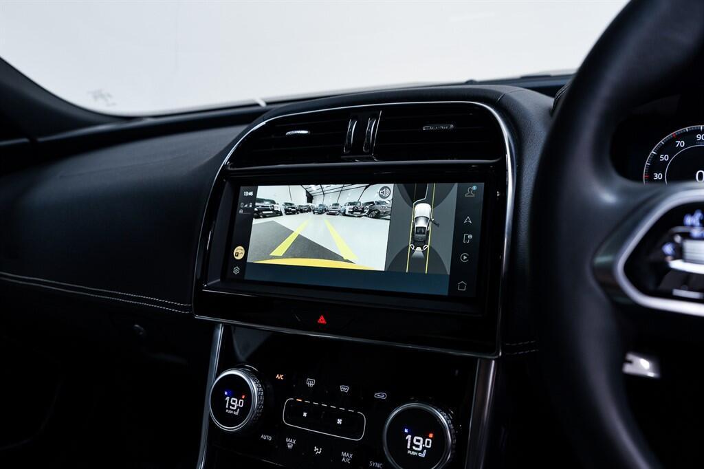 Jaguar XE - Image 32