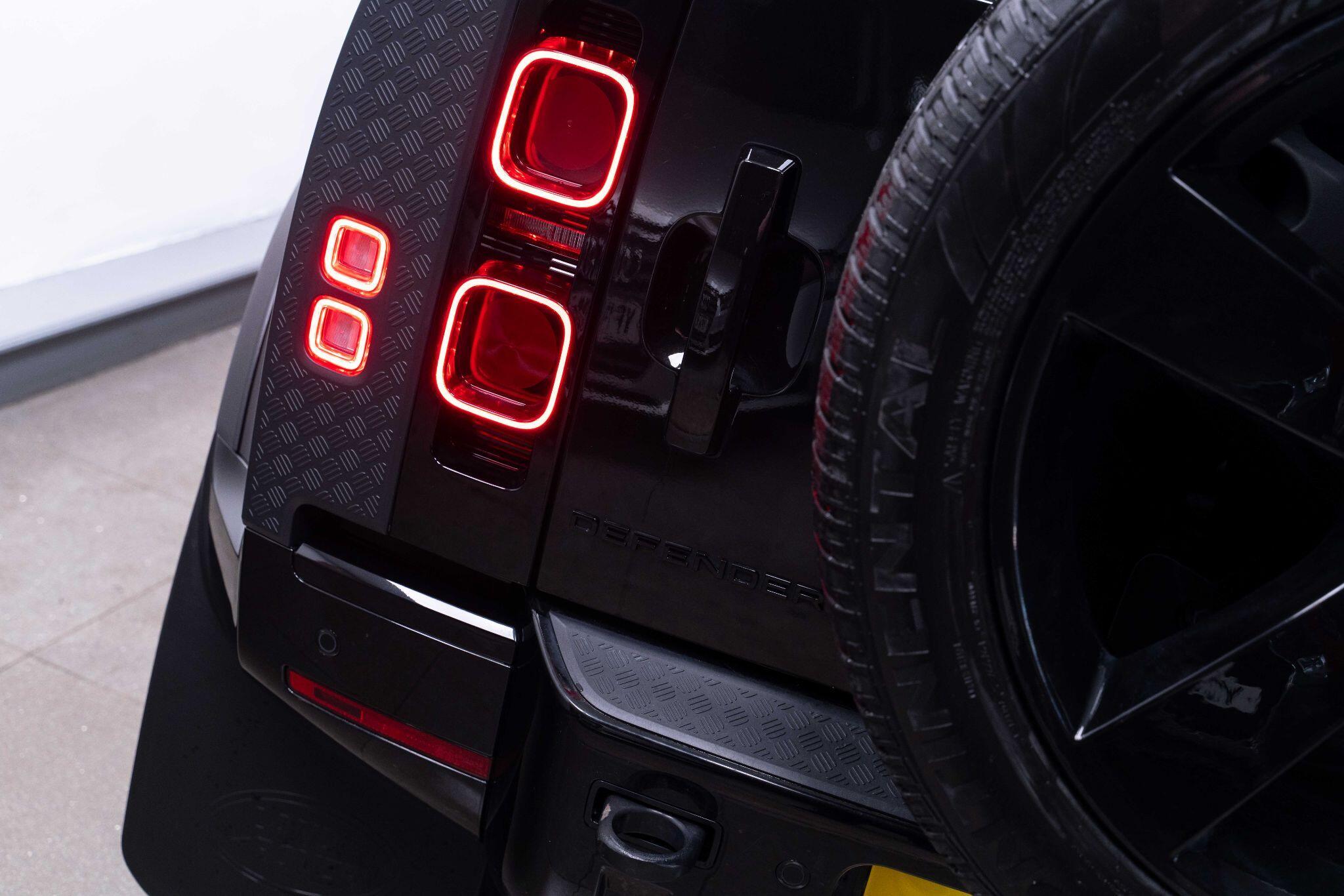 Land Rover Defender 110 - Image 44