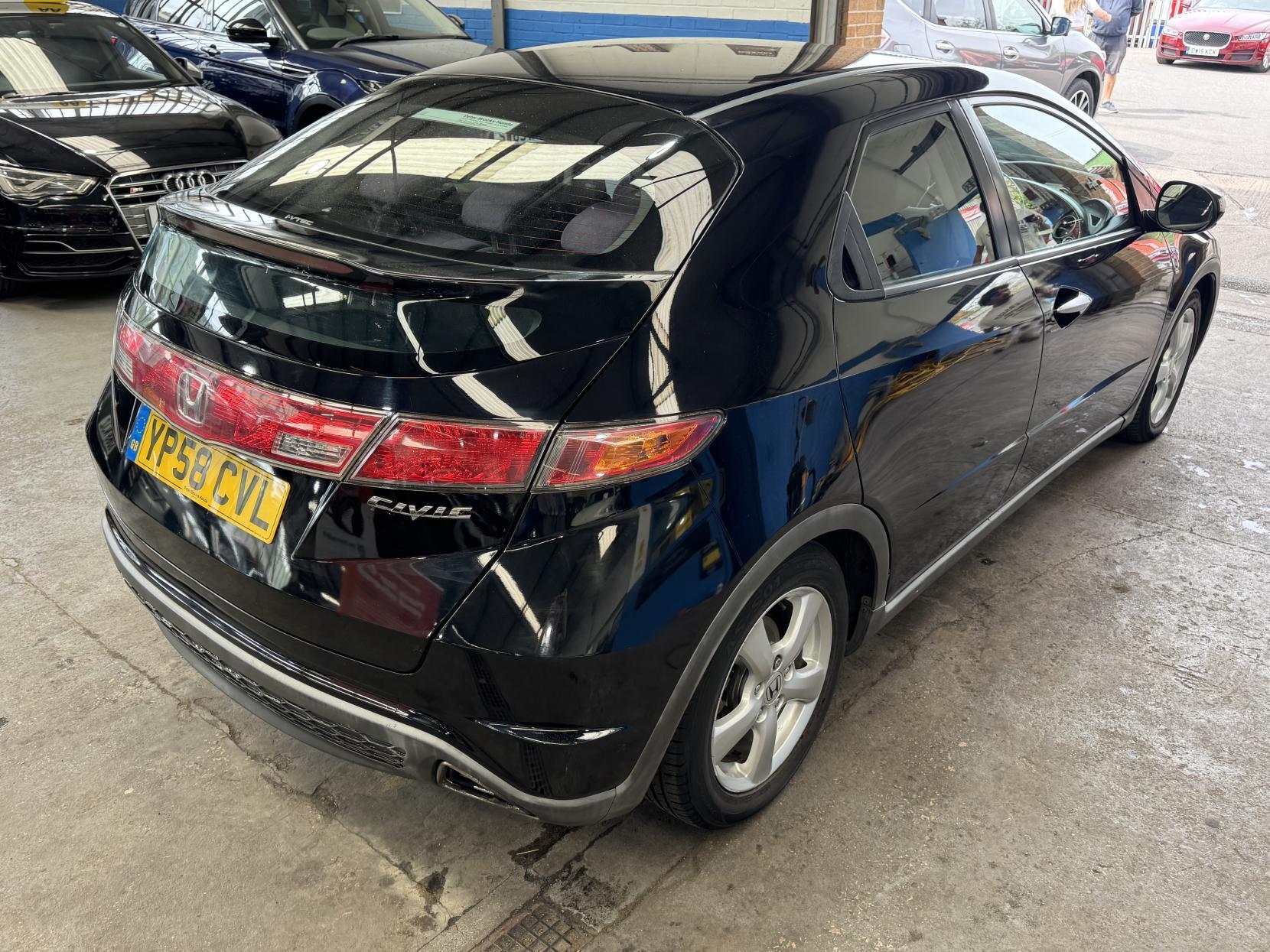 Honda Civic - Image 8