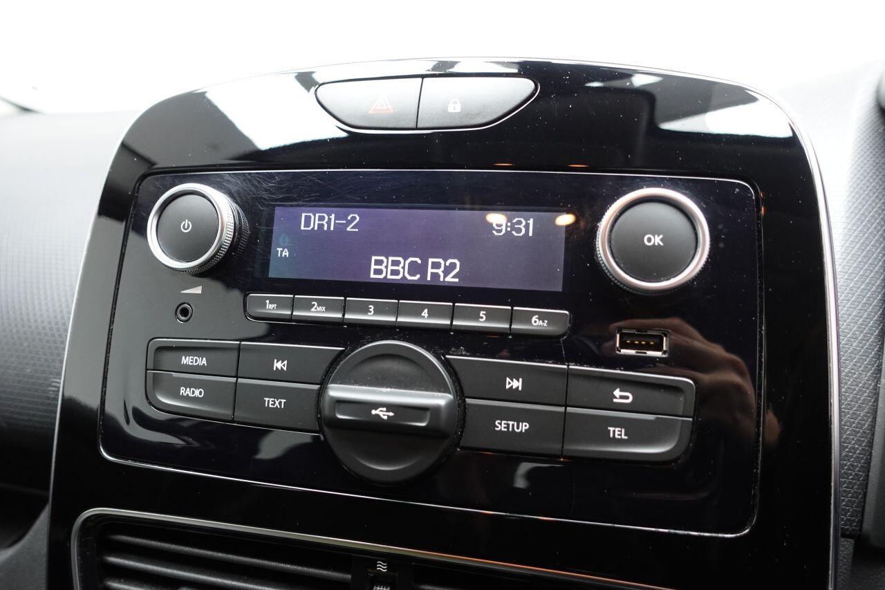 Renault Clio - Image 2