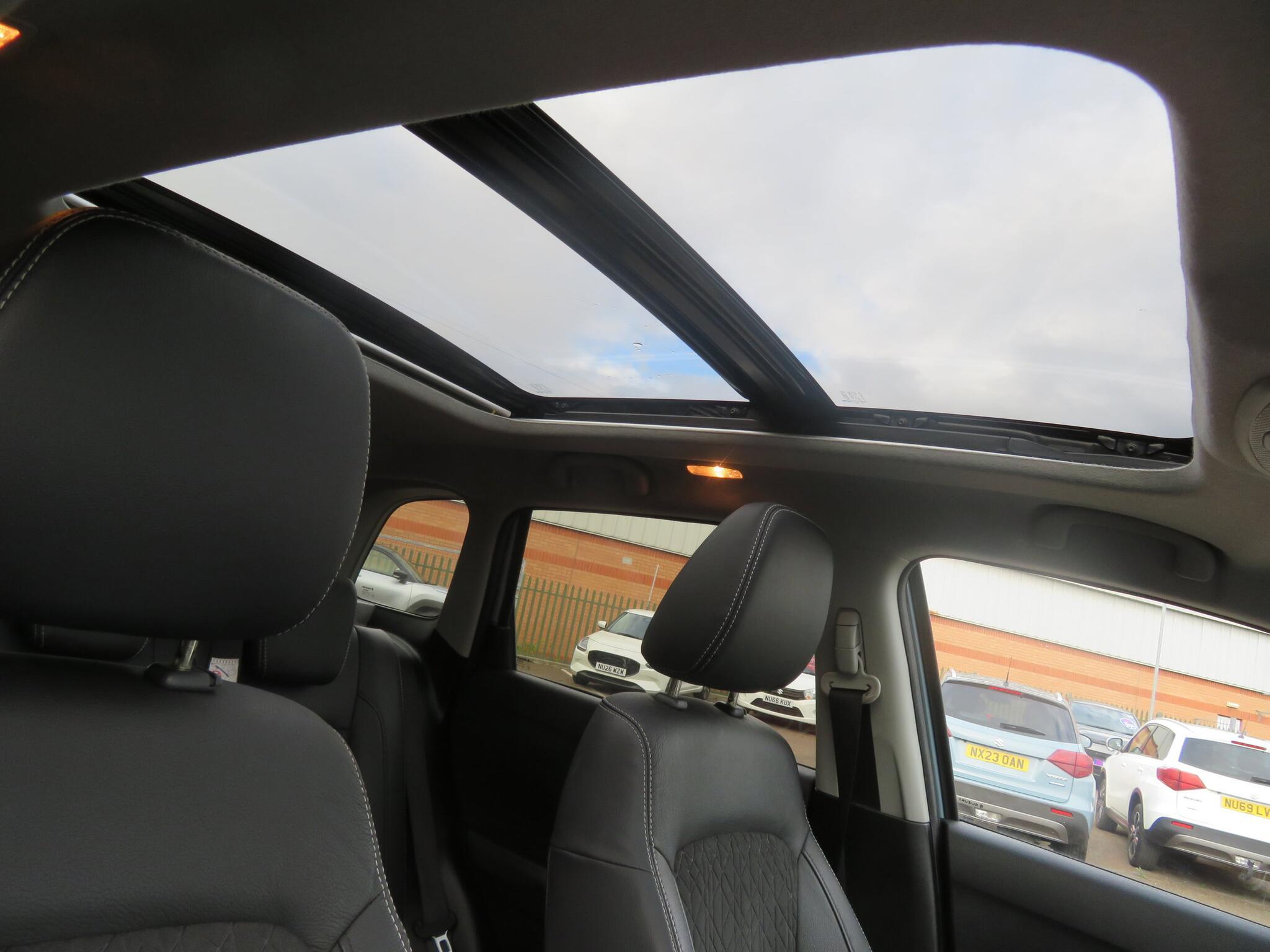Suzuki Vitara - Image 13
