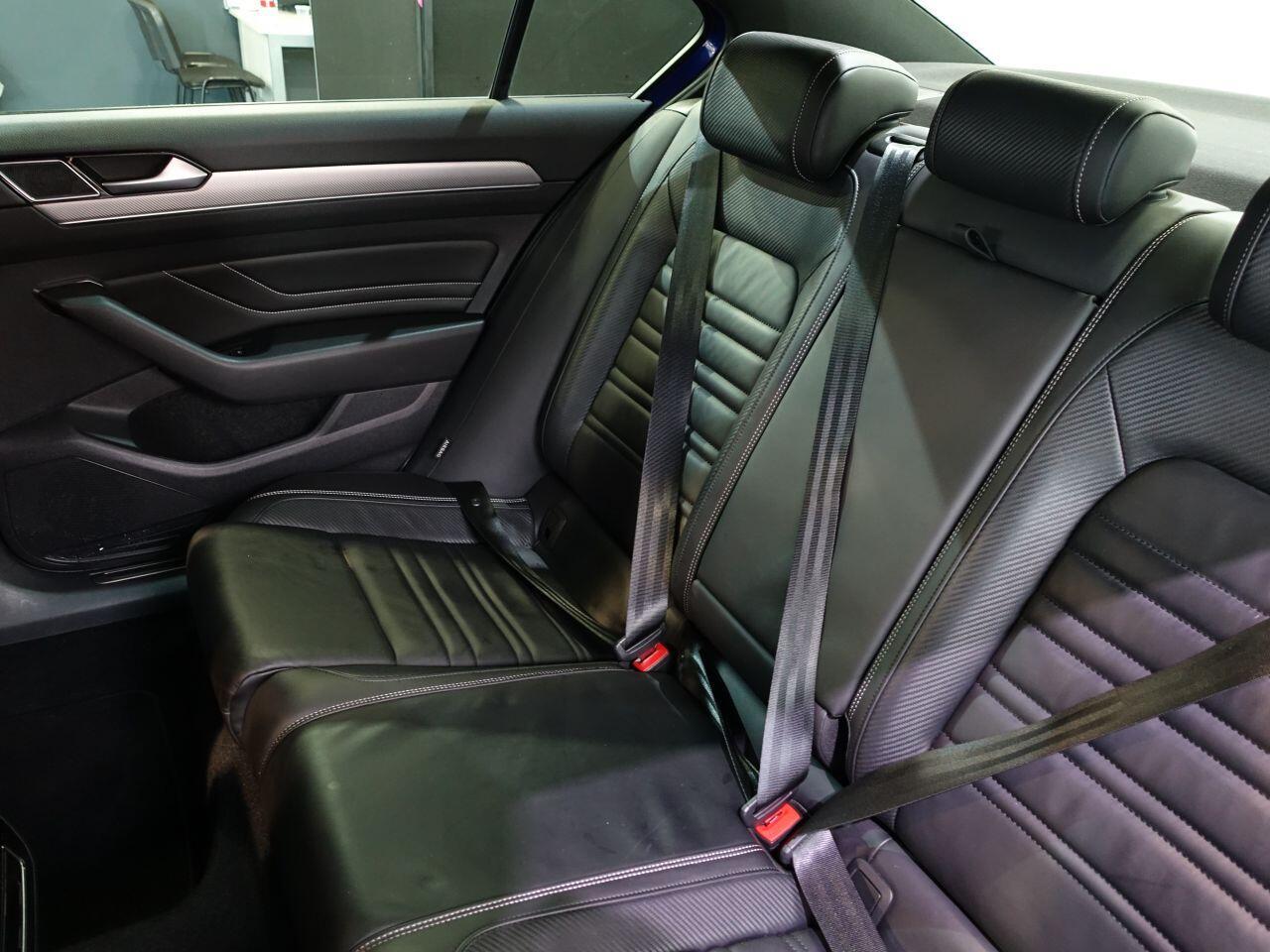 Volkswagen Passat - Image 25