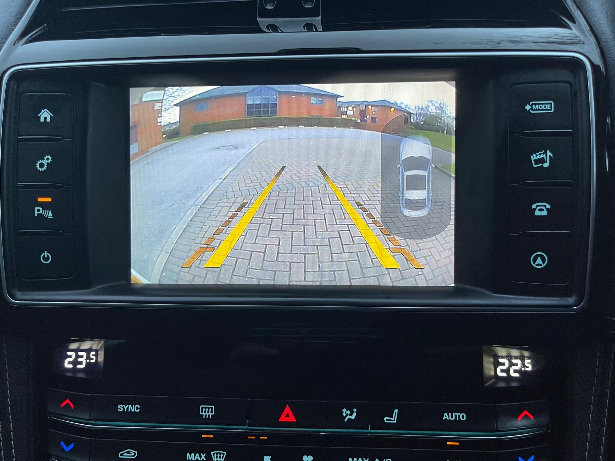 Jaguar F-Pace - Image 57