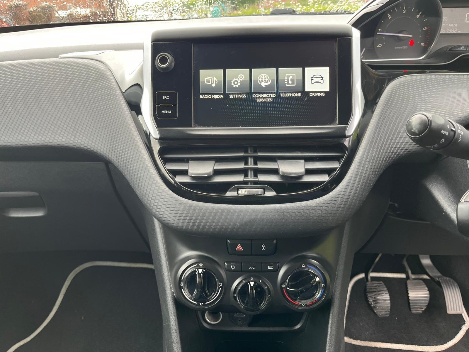 Peugeot 208 - Image 17