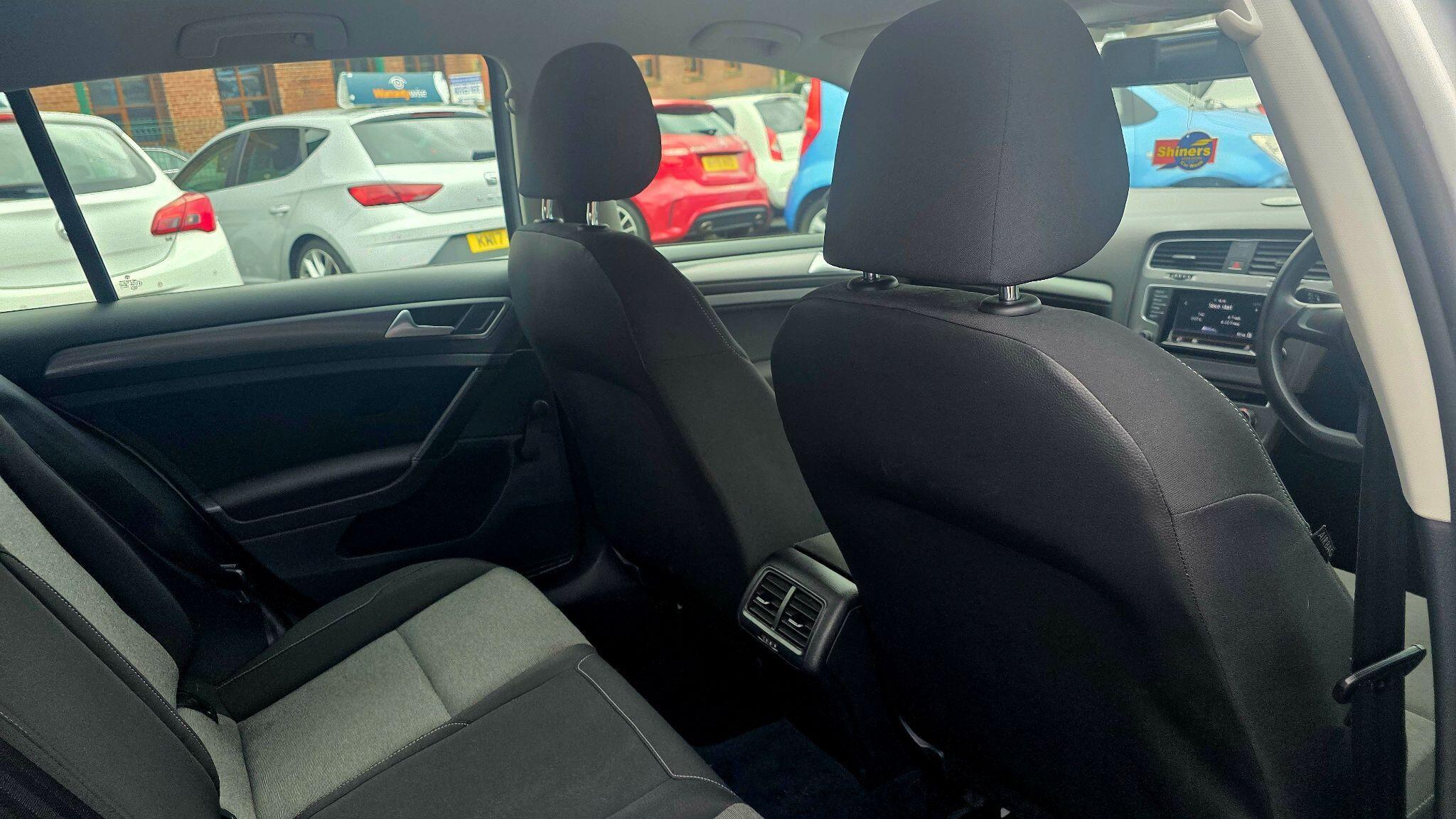 Volkswagen Golf - Image 18