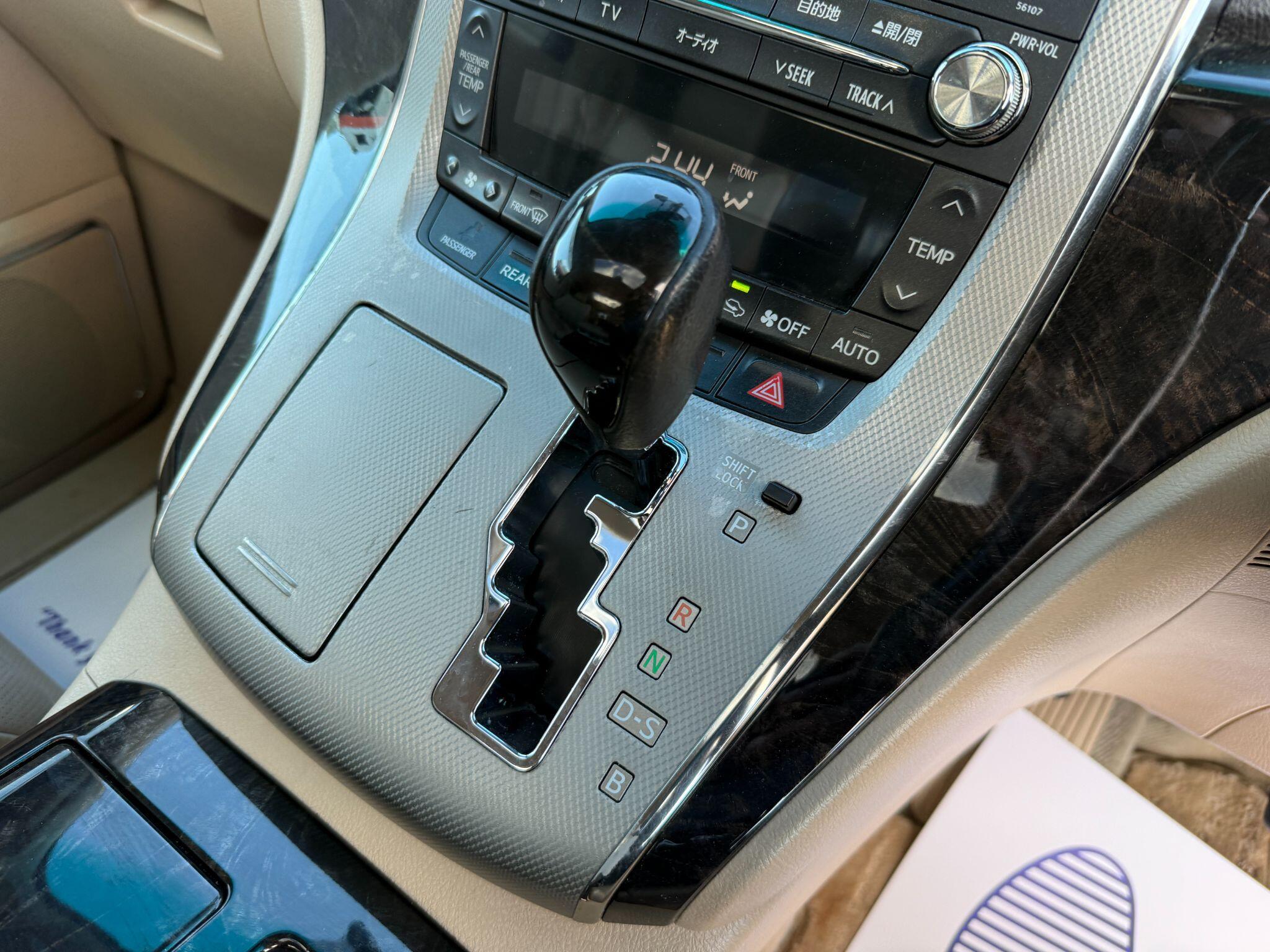 Toyota Alphard - Image 64