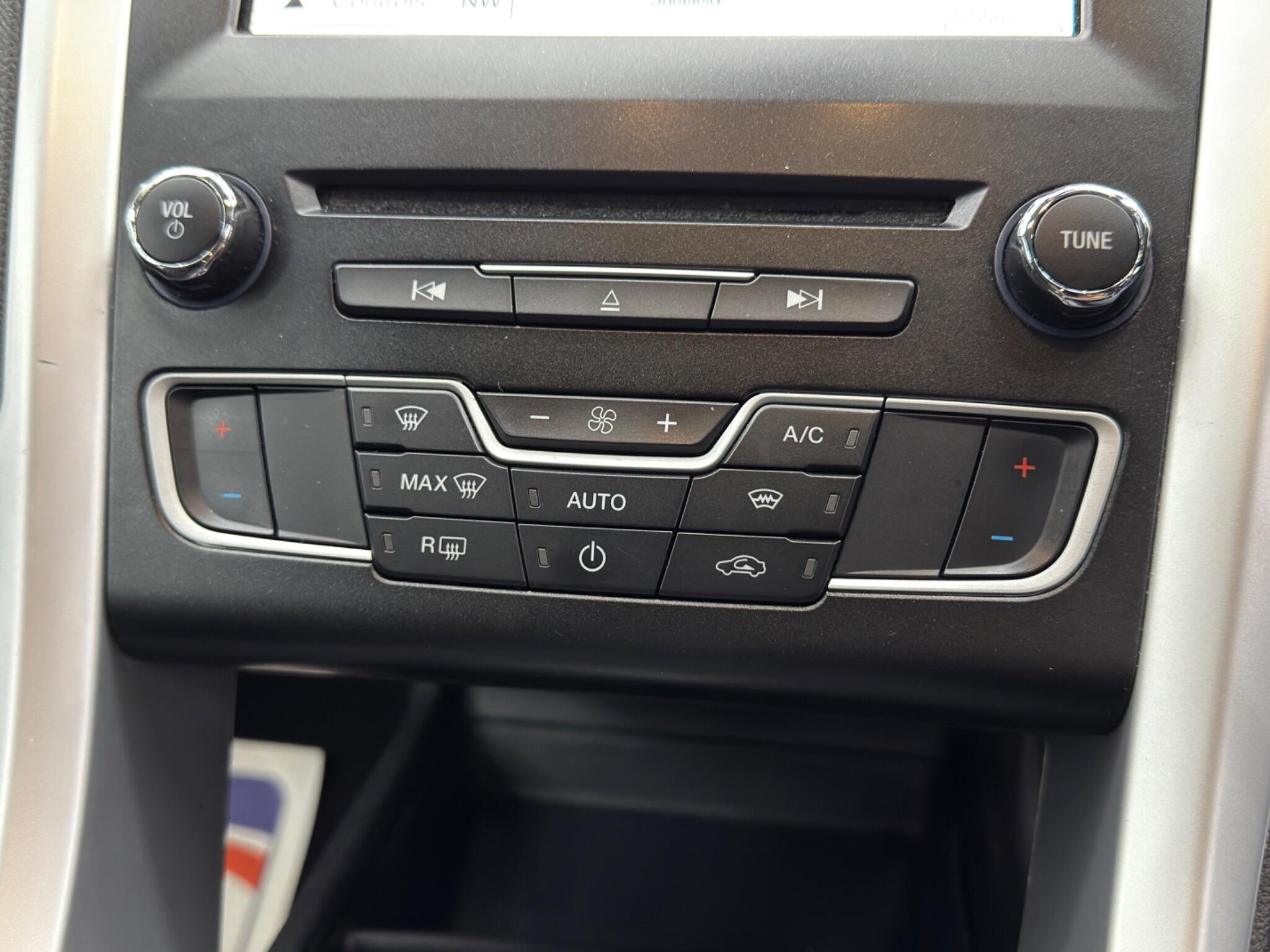 Ford Mondeo - Image 26