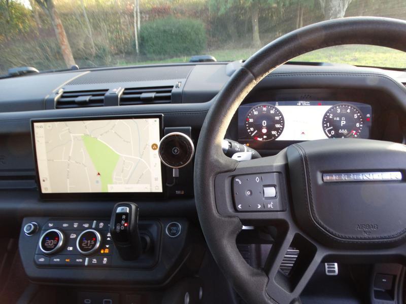 Land Rover DEFENDER 110 - Image 9