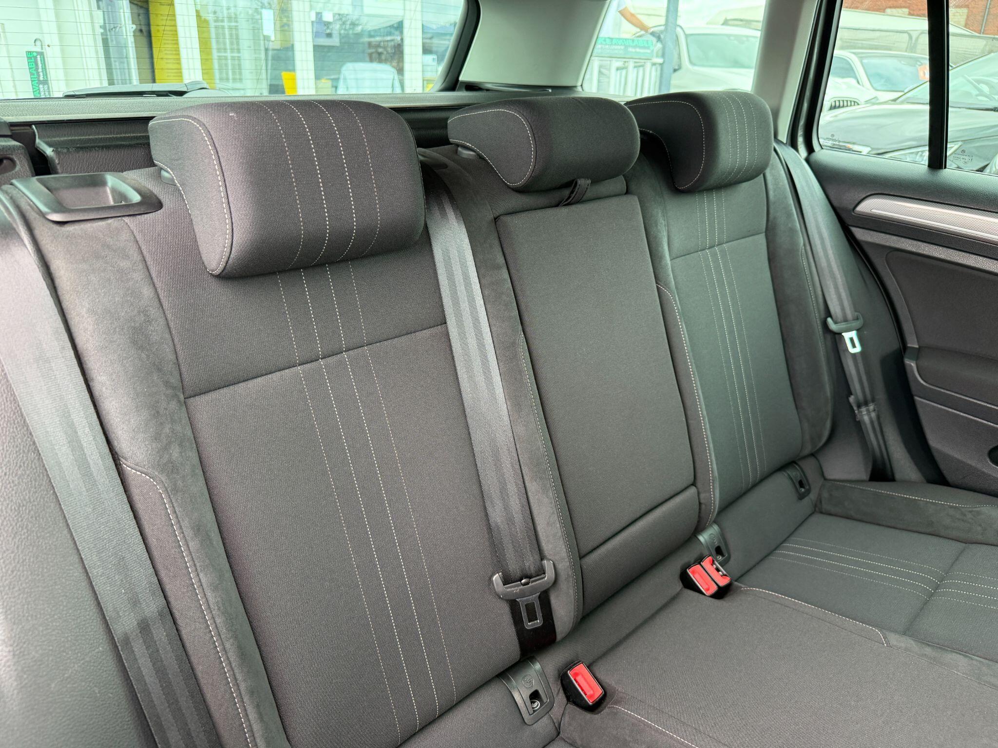 Volkswagen Golf - Image 4